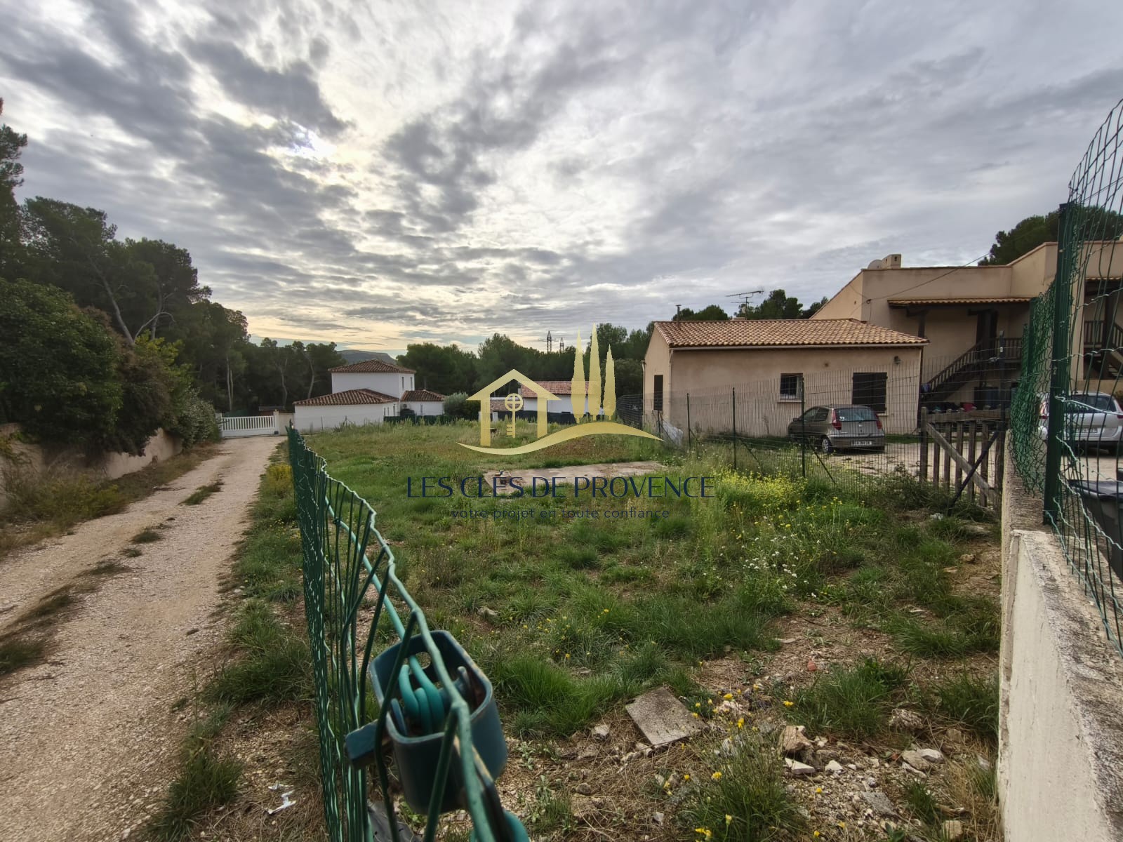 Terrain à vendre à Rognac, 418 m² – photo 2 sur 3