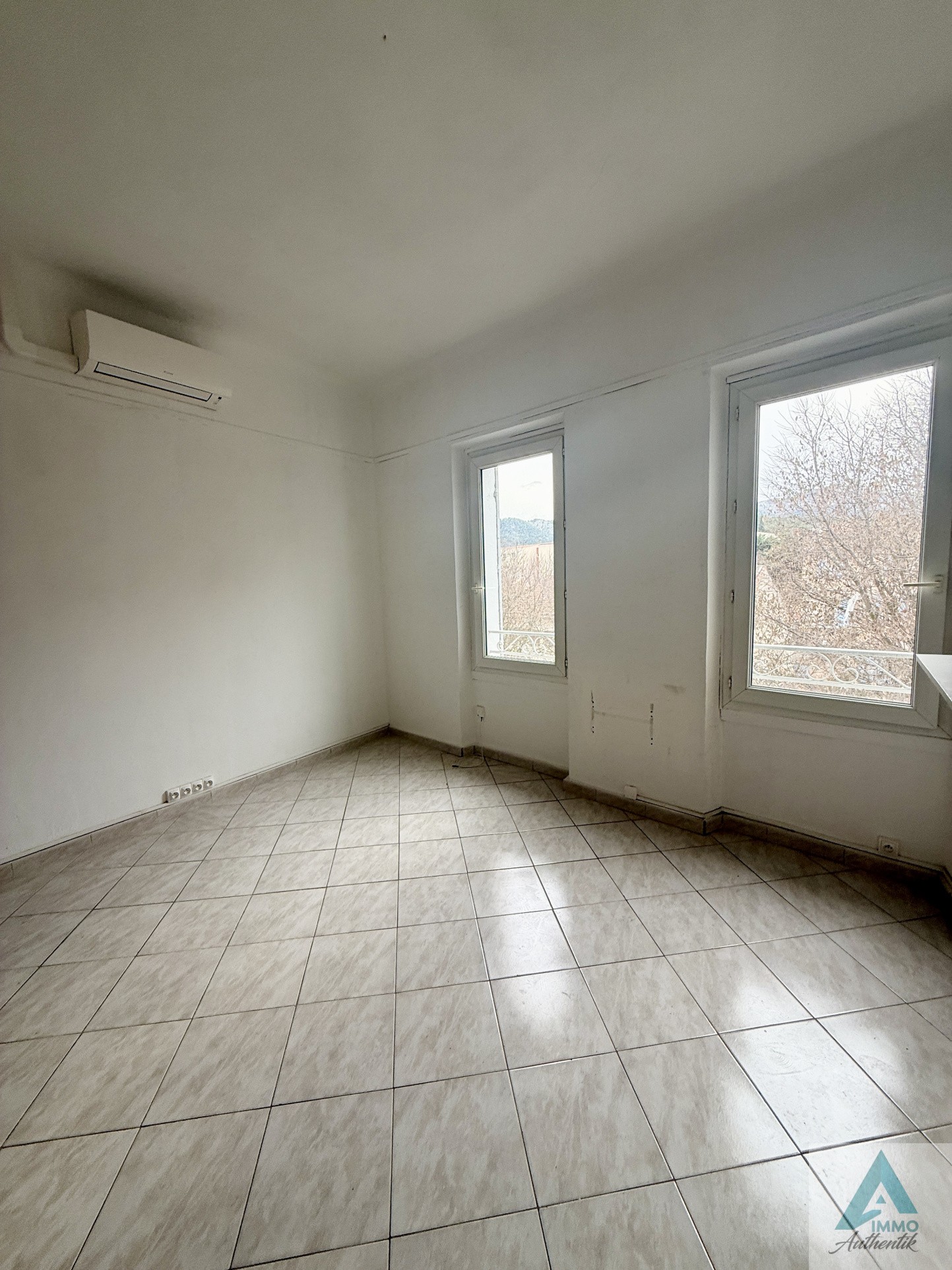 Appartement à vendre à Auriol, 33,28 m², 1 pièce – photo 1 sur 6