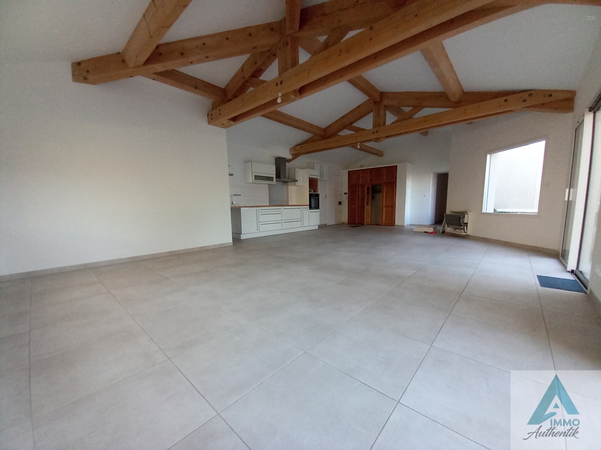 Appartement à louer à Gemenos, 145 m², 5 pièces – photo 1 sur 13