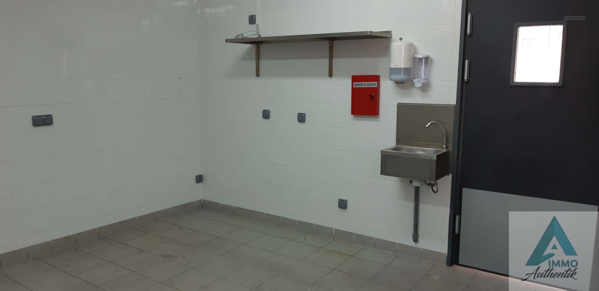 Local commercial à louer à Auriol, 74,56 m² – photo 3 sur 11