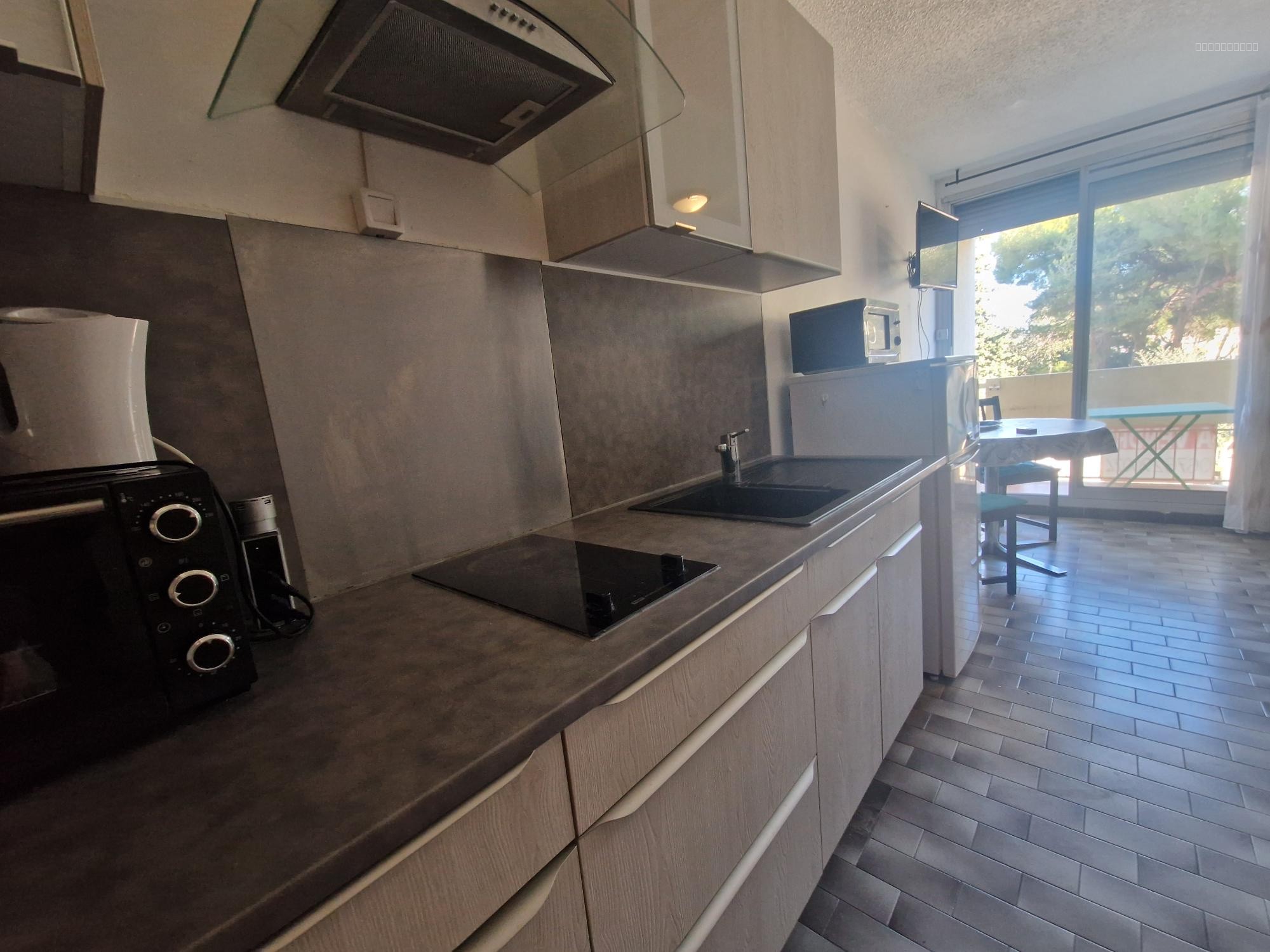 À vendre   Studio avec balcon, vue dégagée sur parc — photo 3