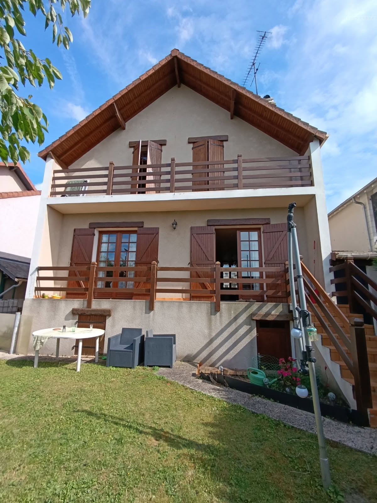 Immobilier de luxe : maison à acheter à Carrières-Sur-Seine — photo 1