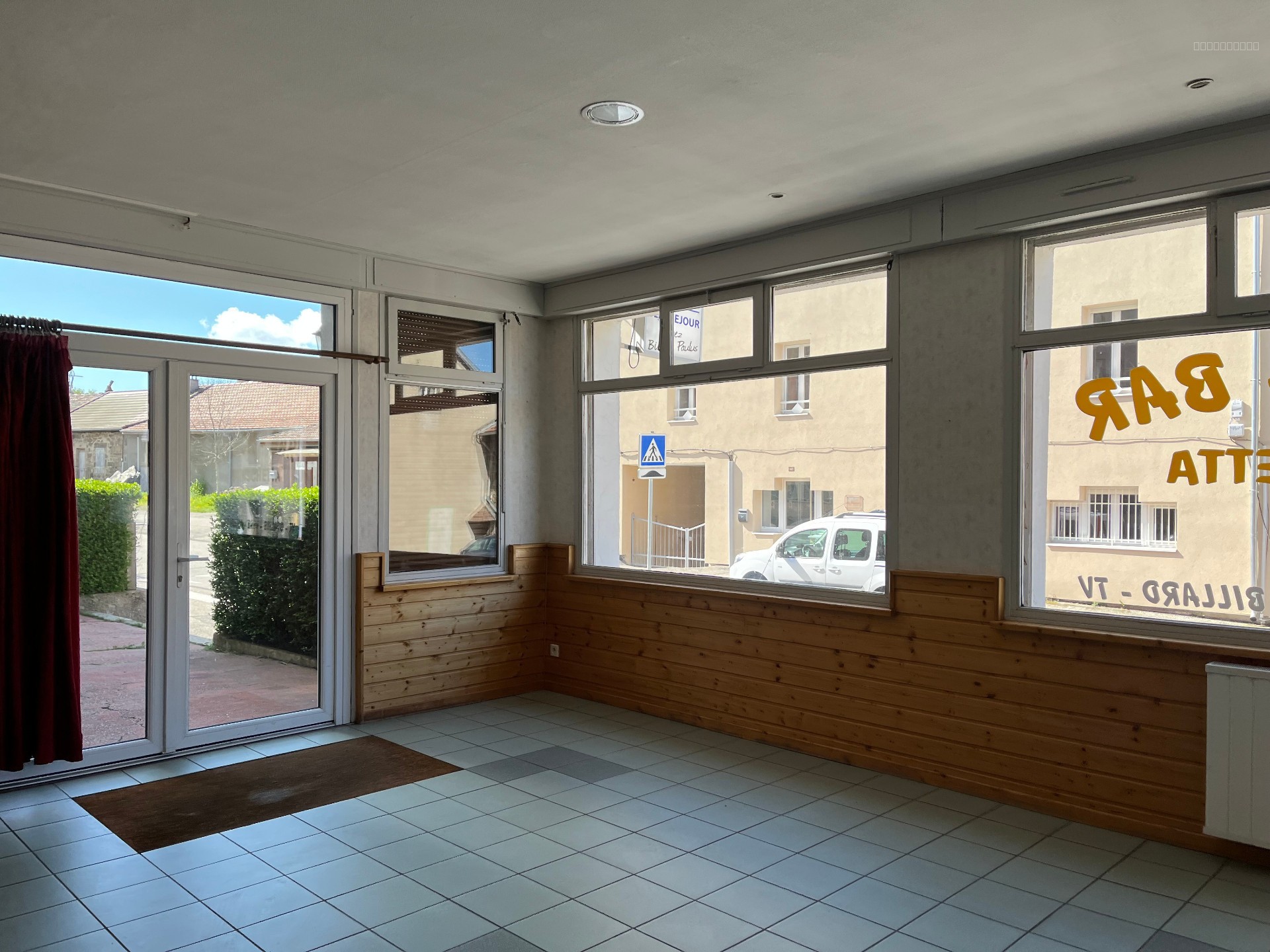 local_commercial St agreve — photo 1