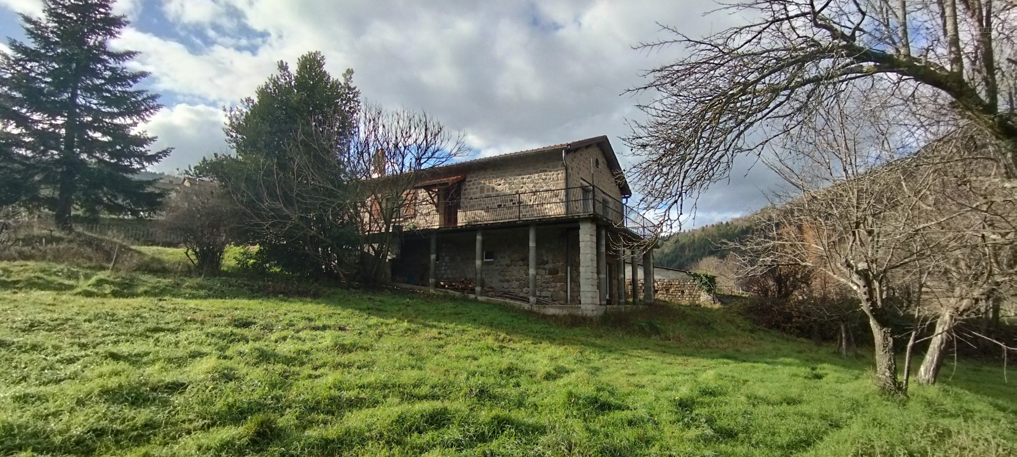 Maison pierres avec sous-sol complet sur 1 ha — photo 1