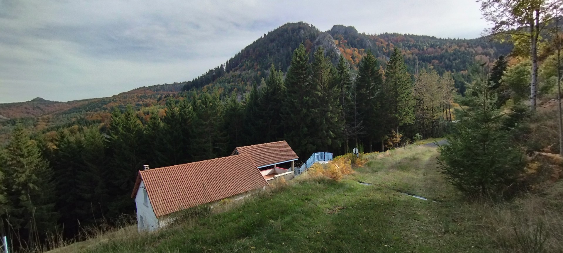 Maison isolée en pleine nature — photo 1