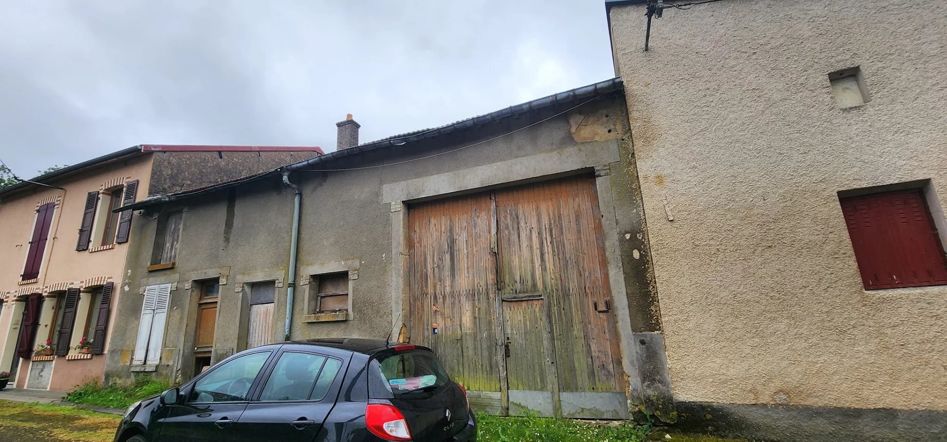 Grange de 140m2 au sol + une maison — photo 1