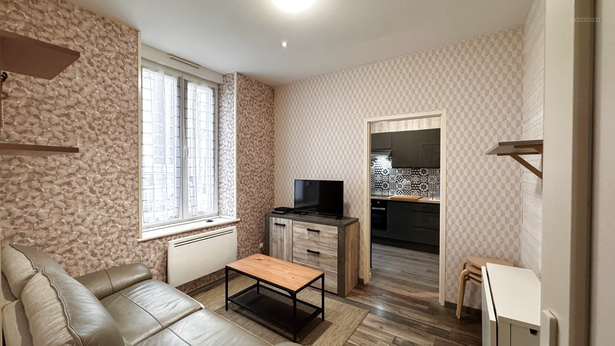 Appartement F2, rez-de-chaussée, entièrement meublé au centre-ville de LONGUYON — photo 3