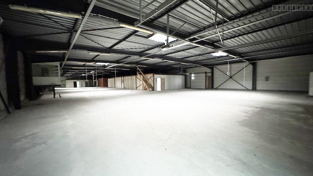 Entrepôt à vendre à Rettel, 1 220 m² – photo 1 sur 20