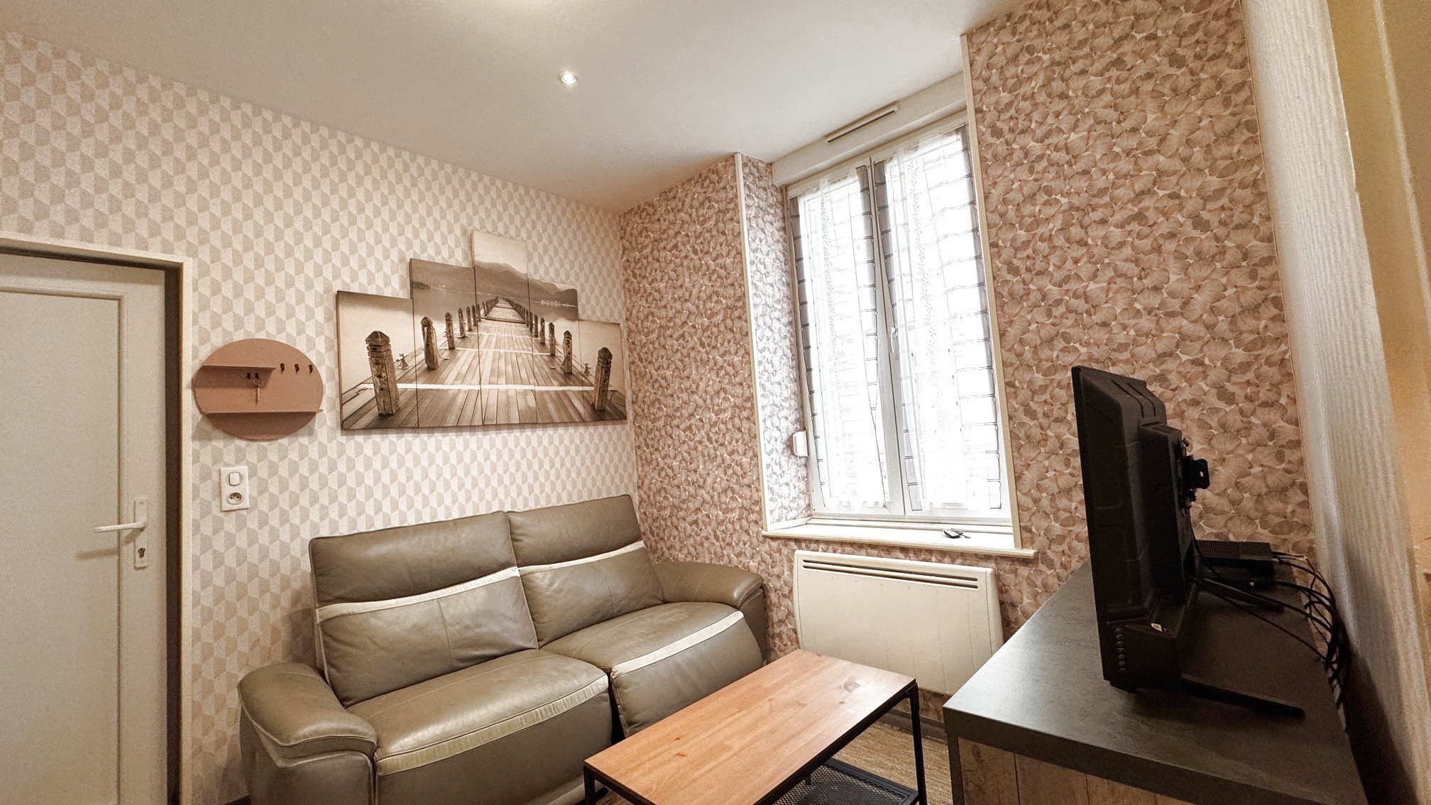 Appartement F2, rez-de-chaussée, entièrement meublé au centre-ville de LONGUYON — photo 4