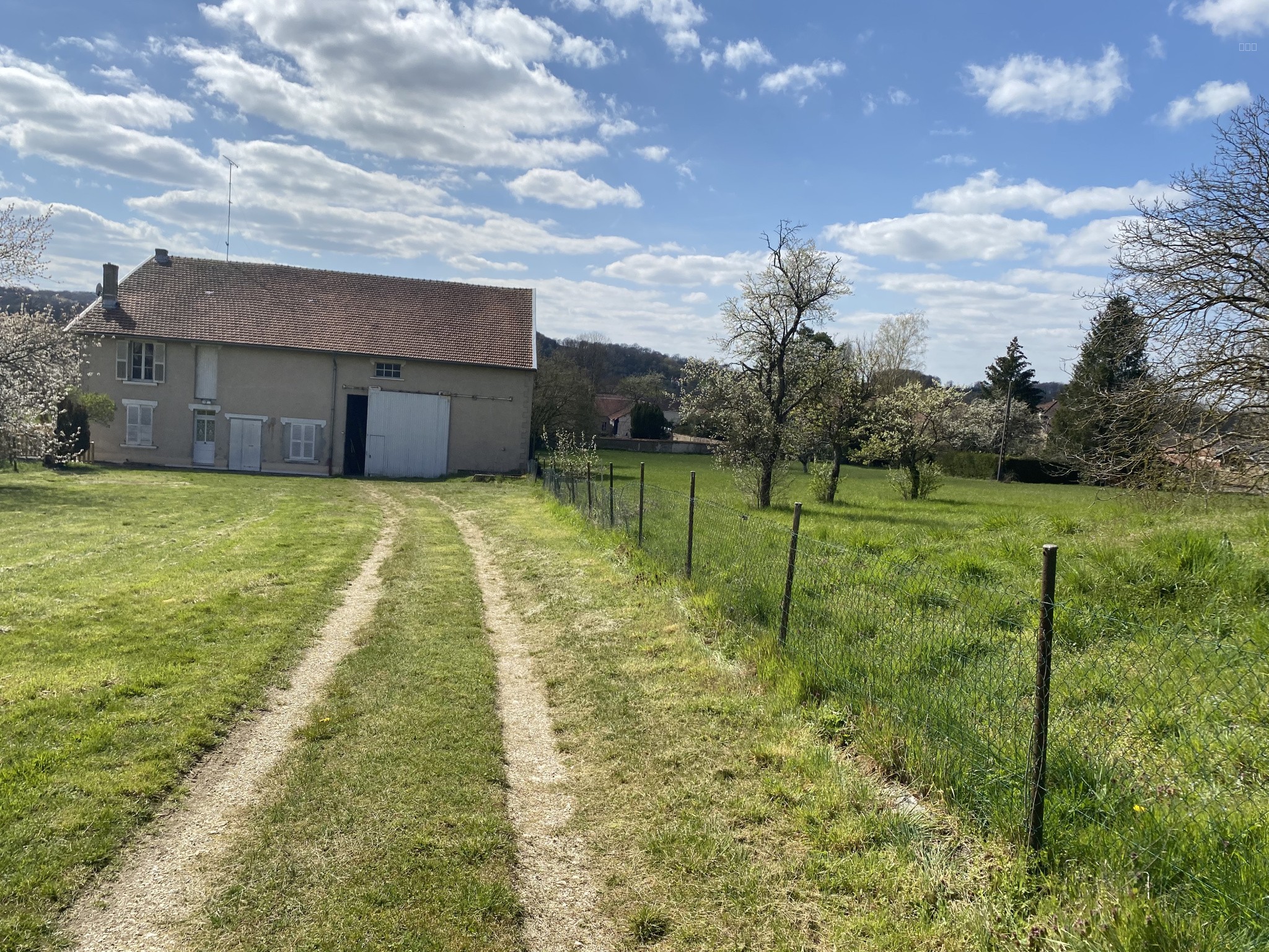 Bien immobilier à vendre à Consenvoye, 225 m², 8 pièces – photo 1 sur 20
