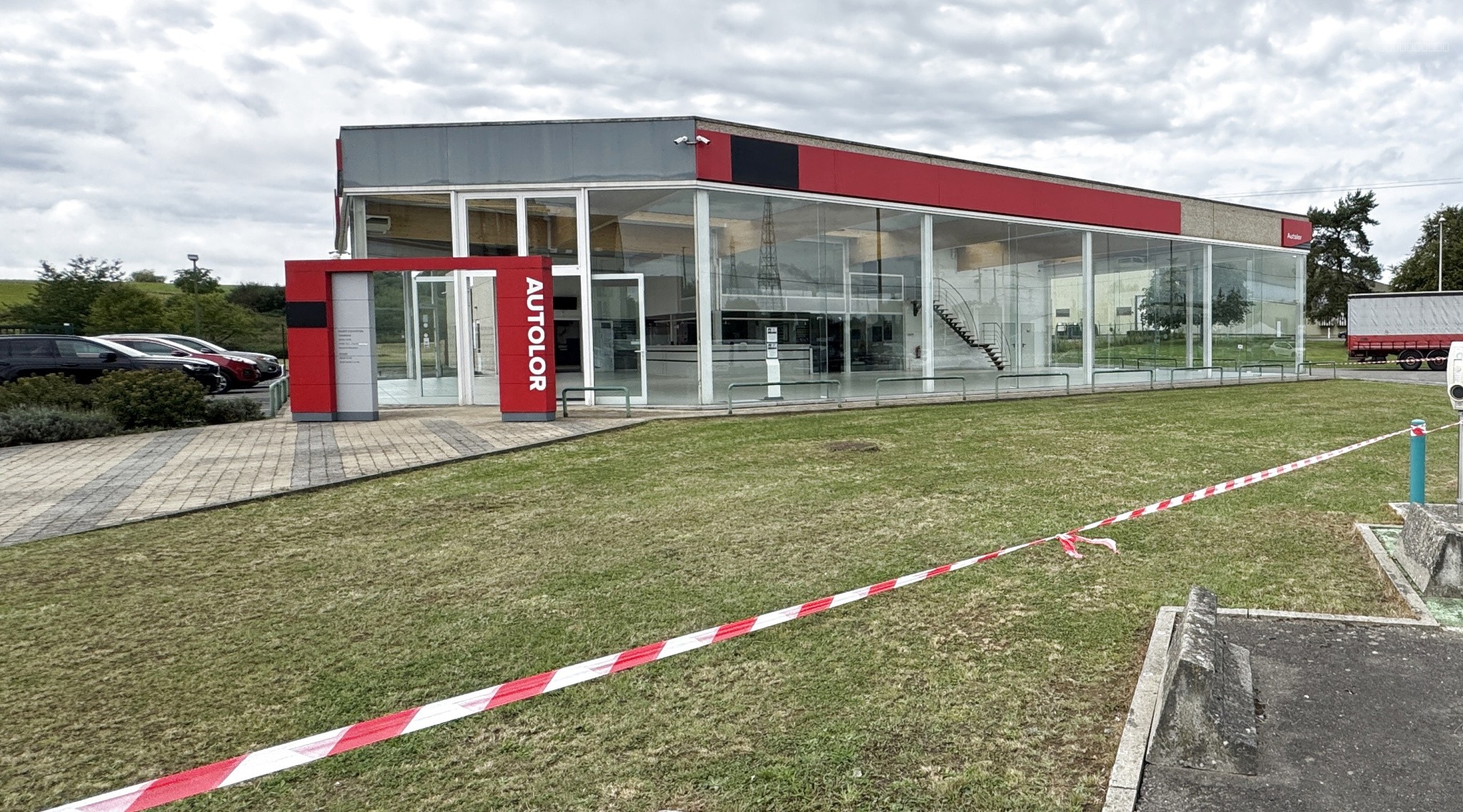 Entrepôt à vendre à Aubange-Halanzy, 1 200 m² – photo 1 sur 20
