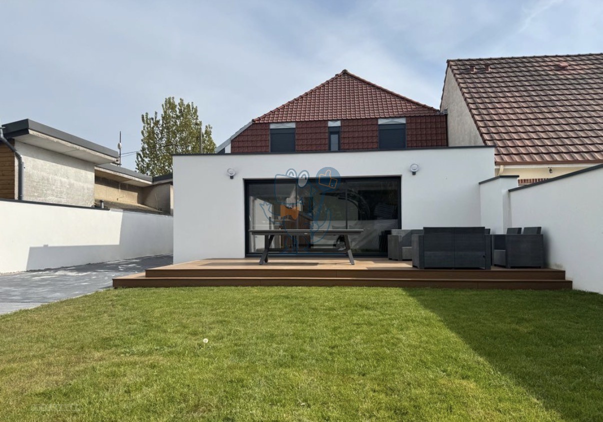 Villa à vendre à Cucq, 205 m², 7 pièces – photo 2 sur 3