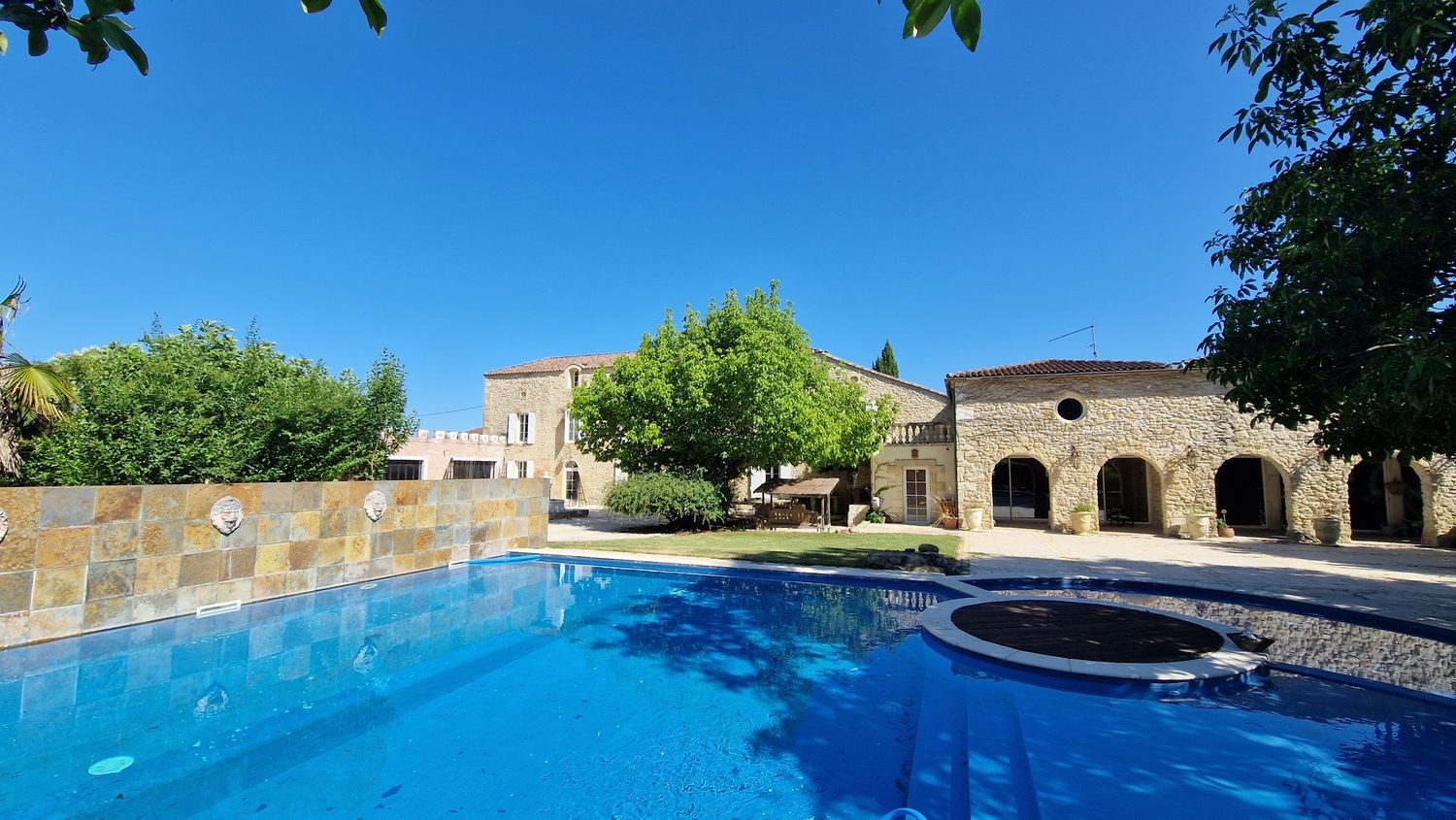 Maison à vendre à Langon, 20 m², 20 pièces – photo 1 sur 20
