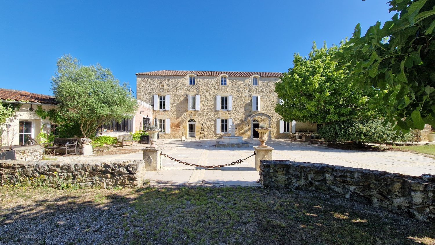 Maison à vendre à Langon, 20 m², 20 pièces – photo 2 sur 20