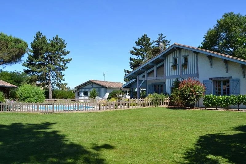 Maison à vendre à La reole, 47 000 m², 6 pièces – photo 1 sur 12