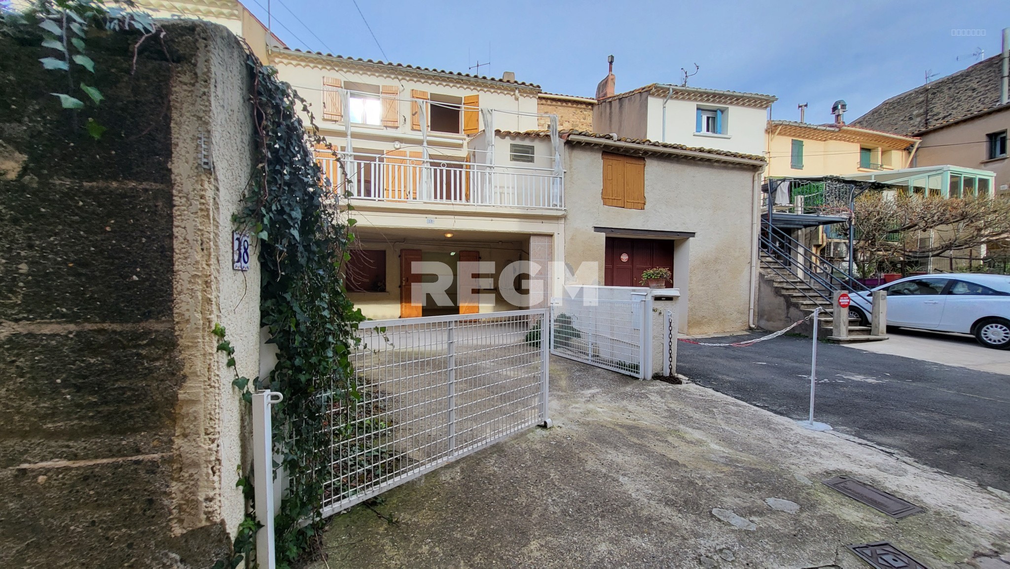 Bien immobilier à vendre à Montblanc, 154 m², 4 pièces – photo 1 sur 17