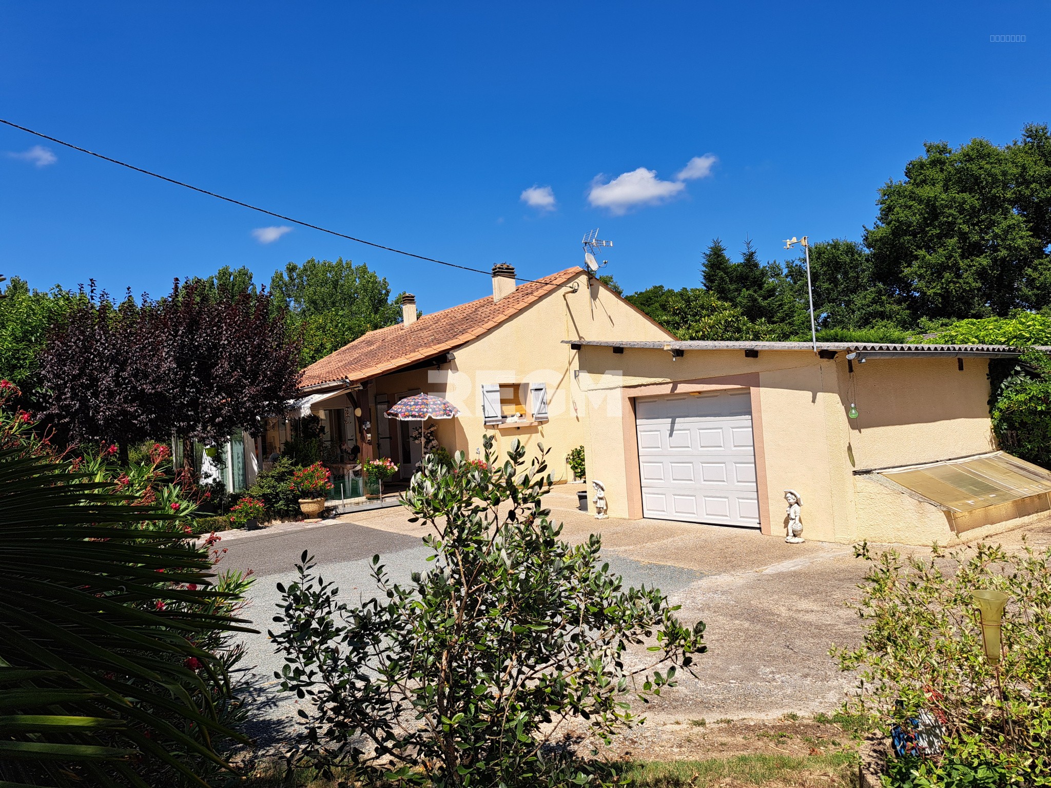 Maison à vendre à St pierre d eyraud, 92 m², 4 pièces – photo 1 sur 17
