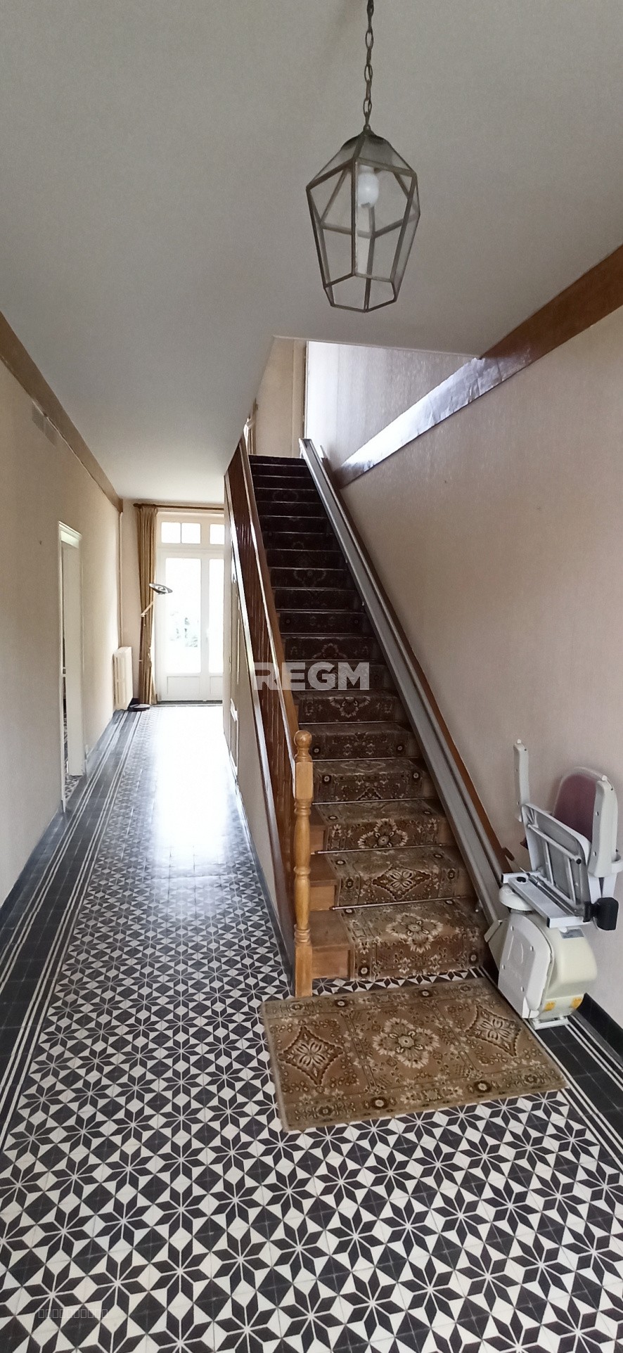 Bien immobilier à vendre à Avord, 228,5 m², 8 pièces – photo 2 sur 19