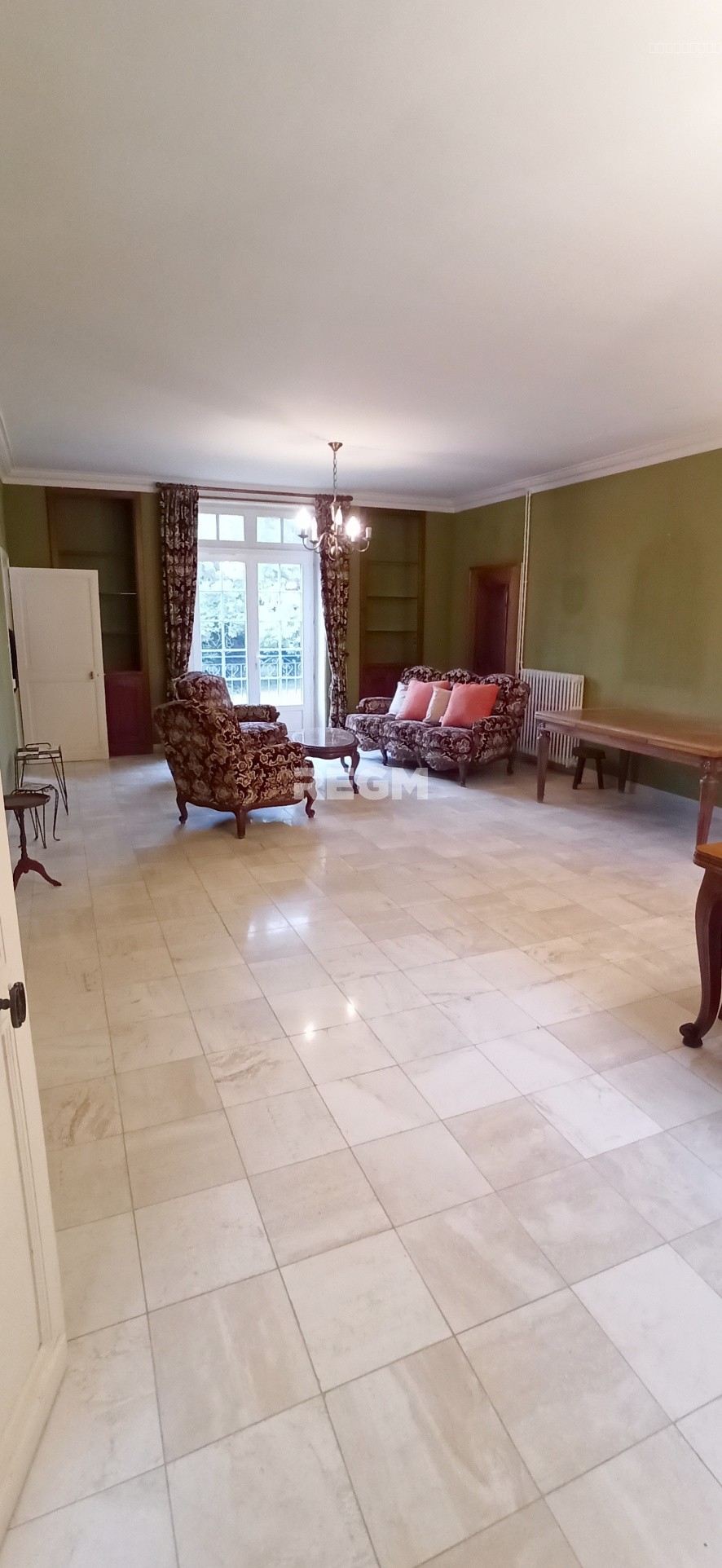 Bien immobilier à vendre à Avord, 228,5 m², 8 pièces – photo 3 sur 19