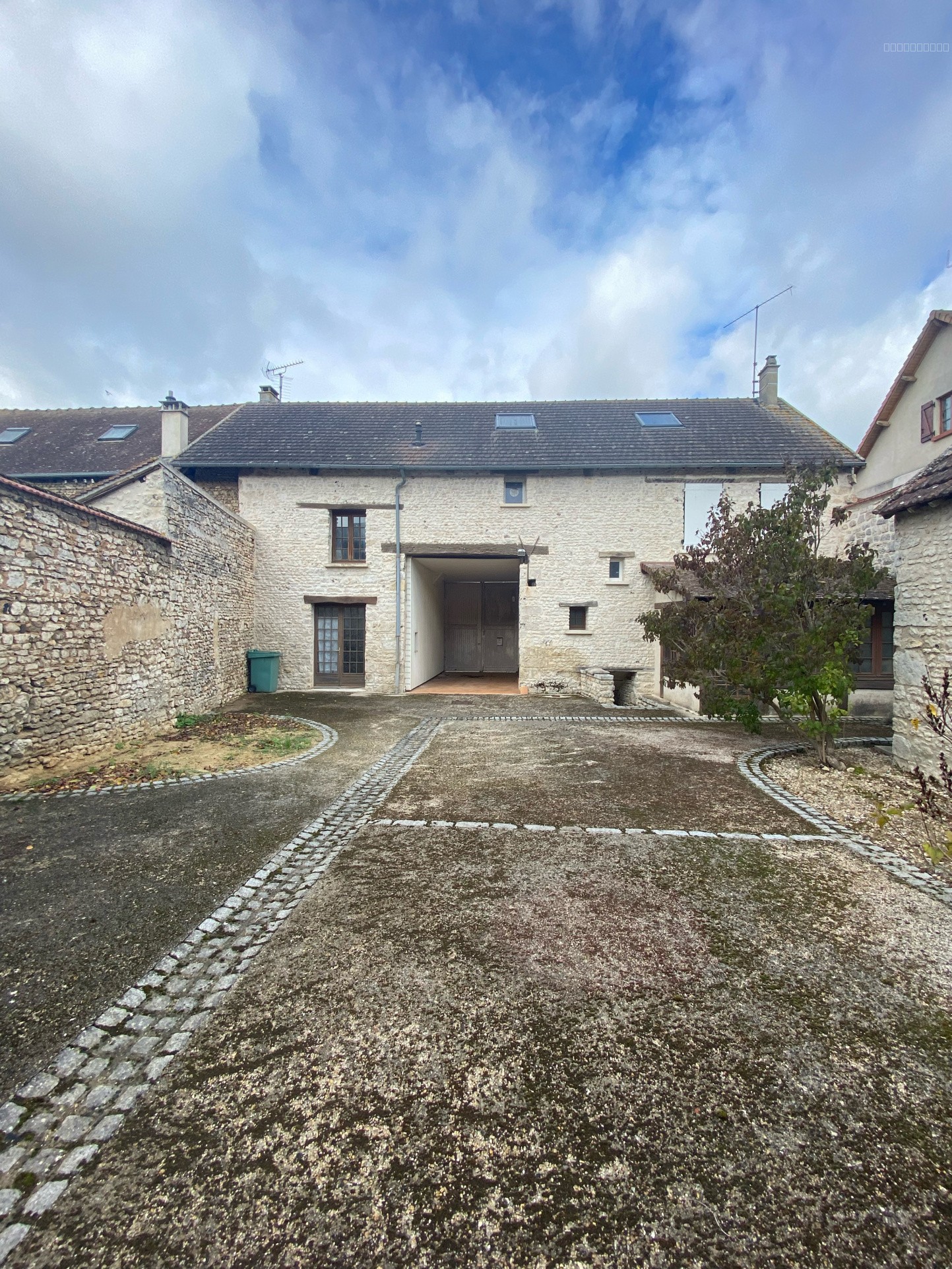 Maison à vendre à Limetz villez, 195 m², 9 pièces – photo 1 sur 11