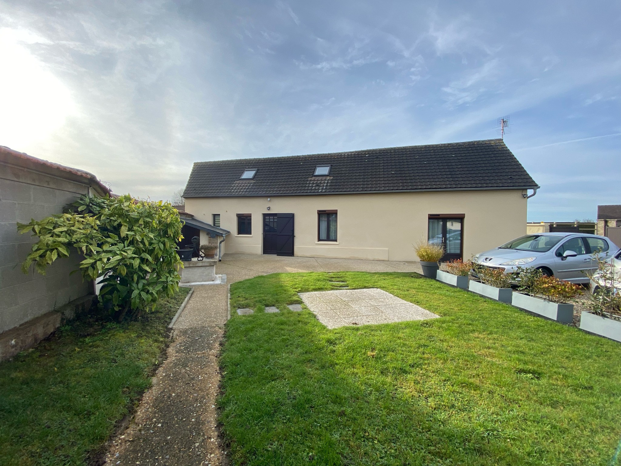 Maison à vendre à Mezieres en vexin, 1 258 m², 7 pièces – photo 1 sur 10