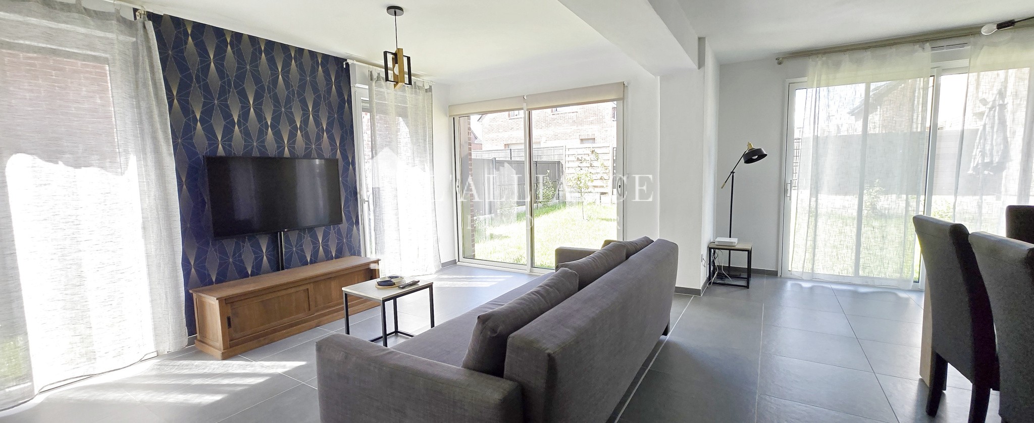 Maison à vendre à Lesquin, 925 m², 6 pièces – photo 2 sur 8