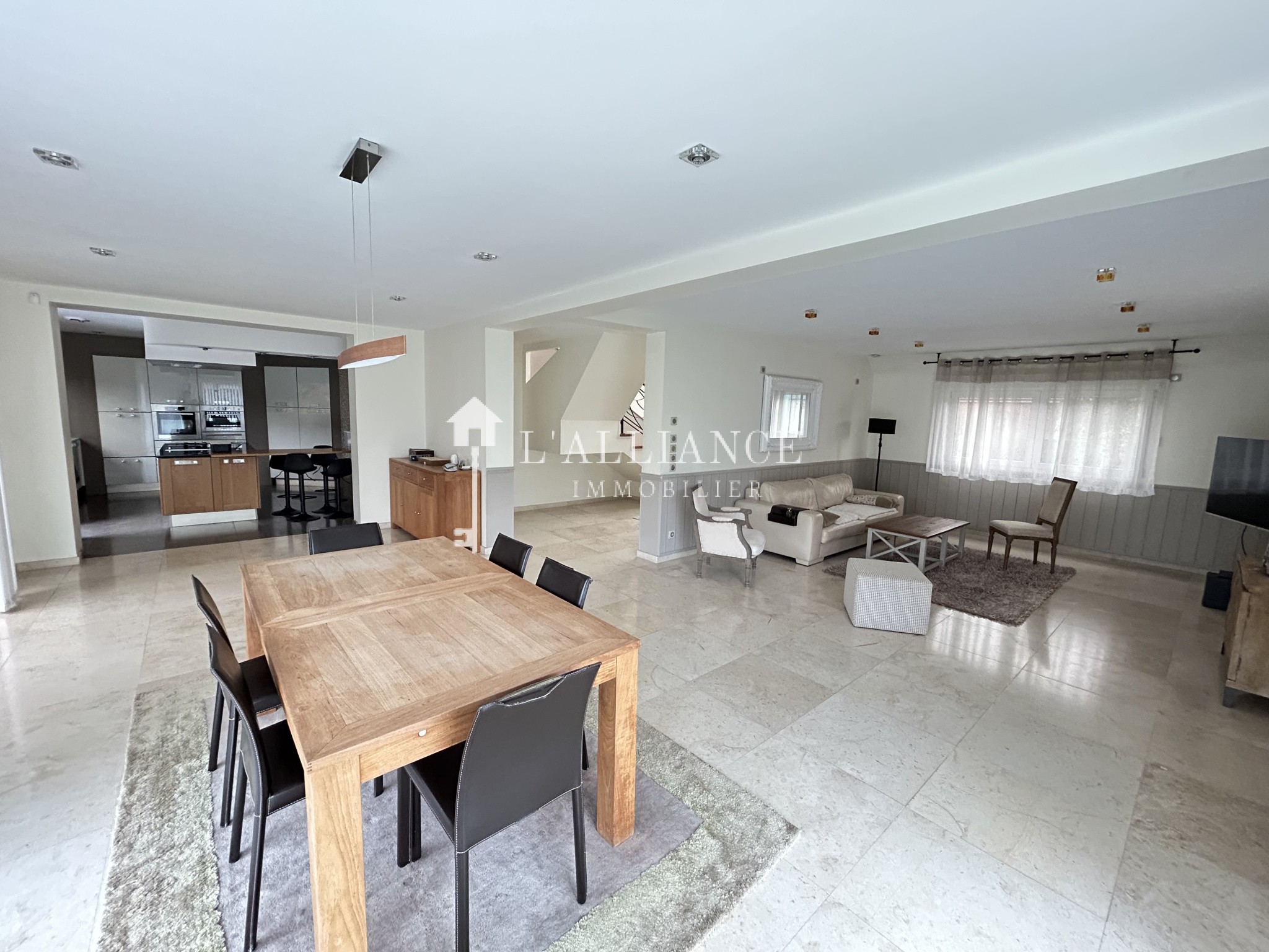 Maison à vendre à Lesquin, 193 m², 6 pièces – photo 2 sur 11