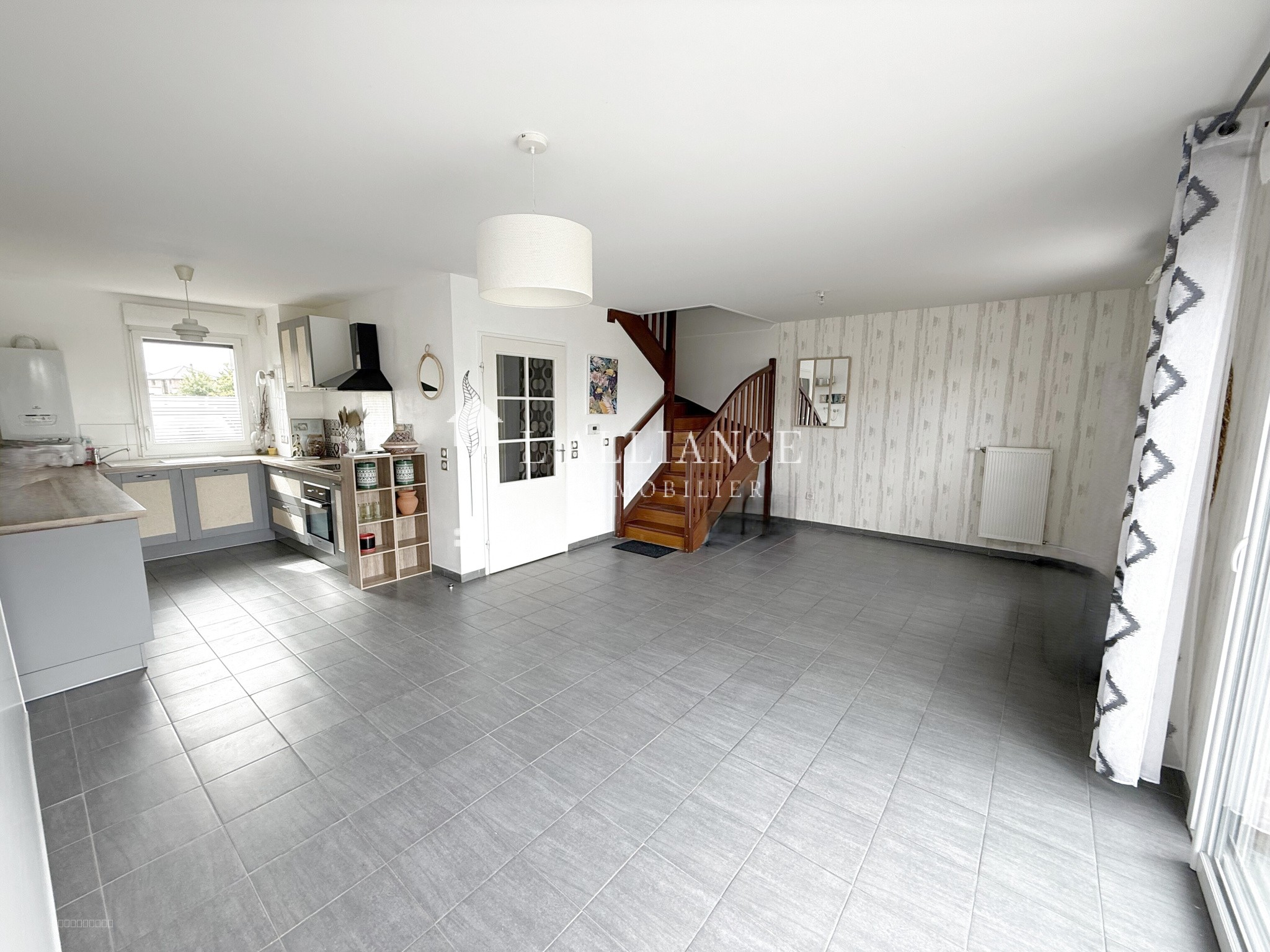 Maison à vendre à Lesquin, 800 m², 4 pièces – photo 2 sur 5