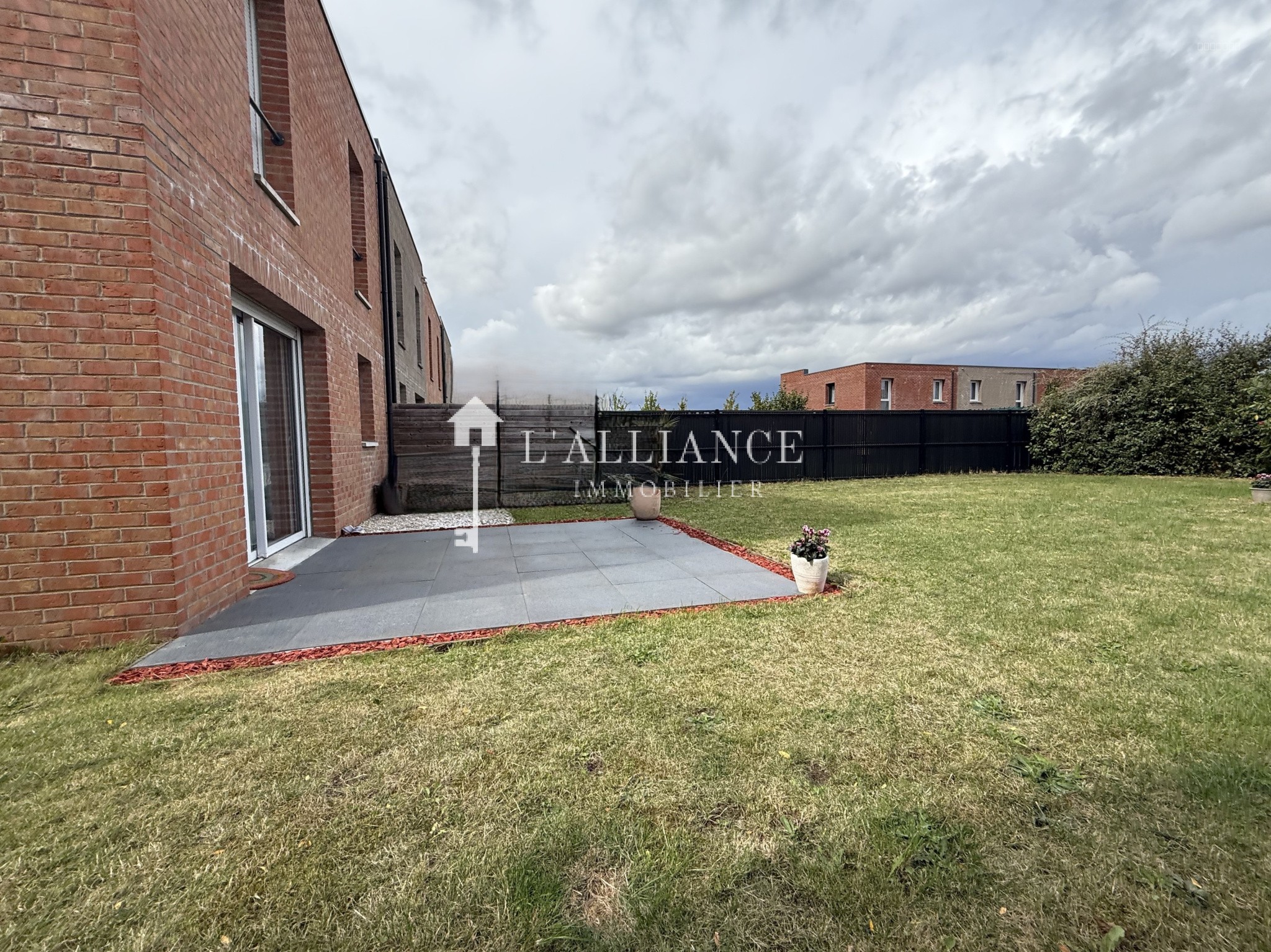 Maison à vendre à Lesquin, 800 m², 4 pièces – photo 1 sur 5