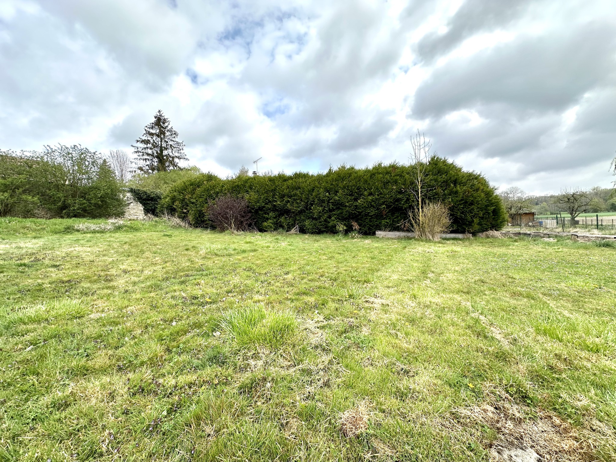 Terrain à vendre à Gueux, 1 571 m² – photo 1 sur 2