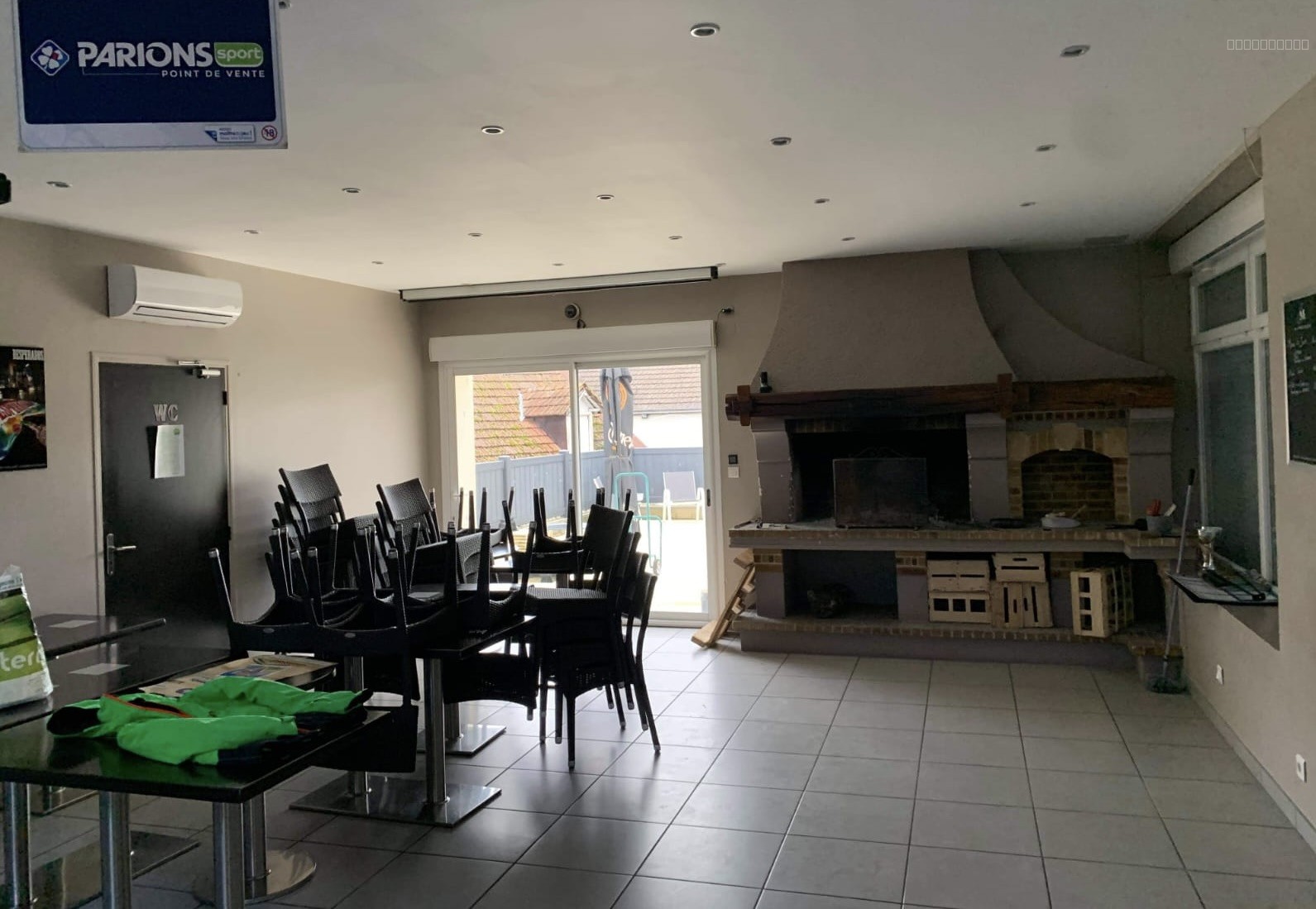 Bien immobilier à vendre à Reuil, 241 m², 6 pièces – photo 1 sur 9