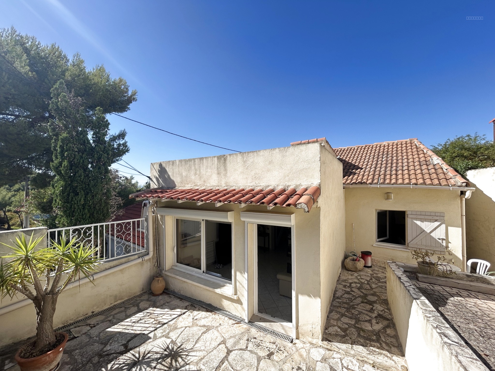 Maison à vendre à Marseille, 70 m², 3 pièces – photo 1 sur 20