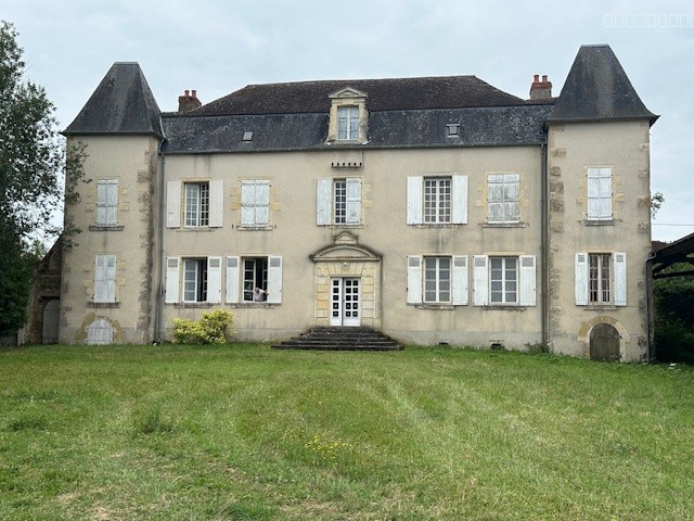 Bien immobilier à vendre à Champvert, 180 m², 7 pièces – photo 1 sur 20