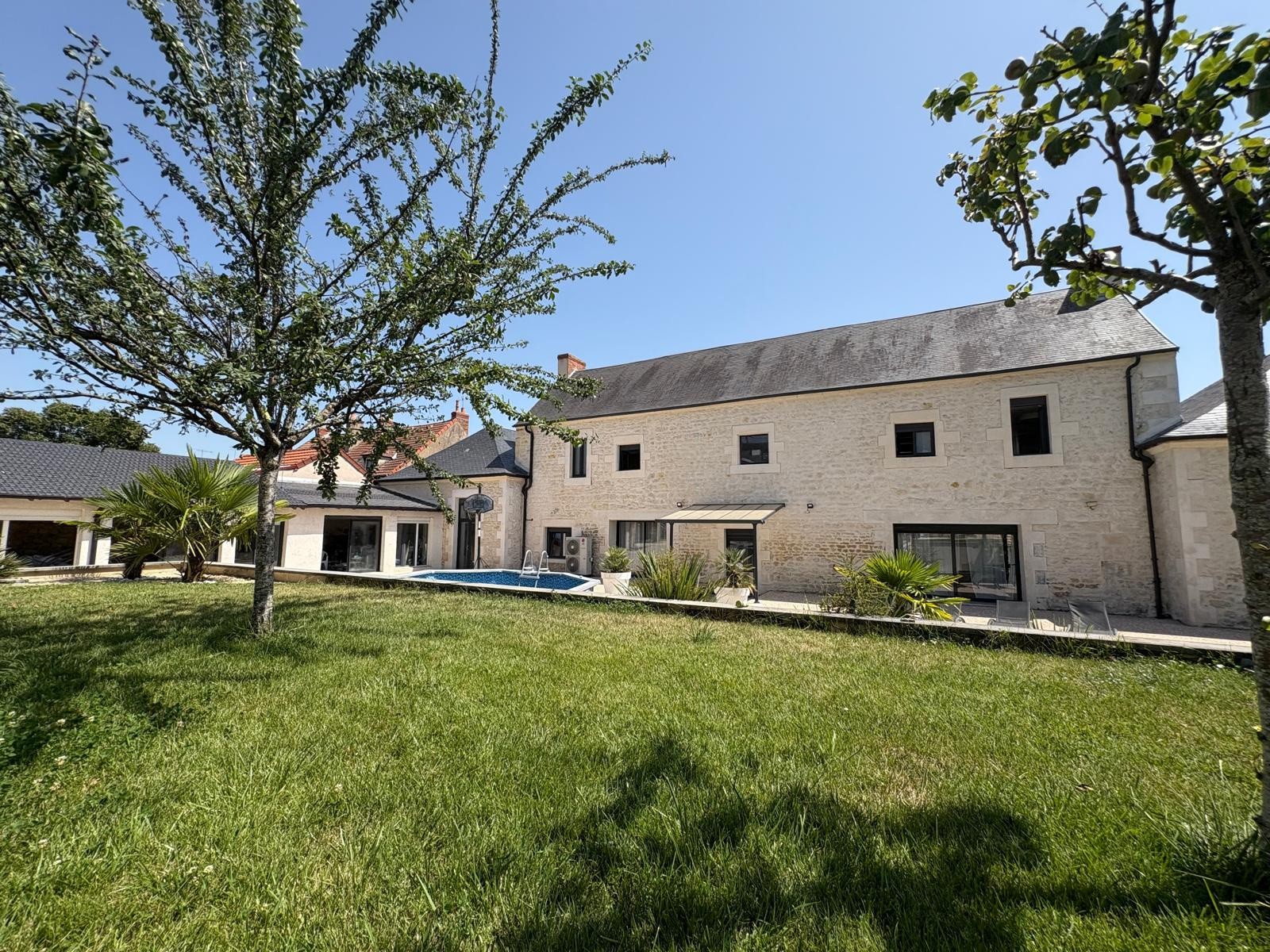 Bien immobilier à vendre à Imphy, 301 m², 9 pièces – photo 1 sur 20