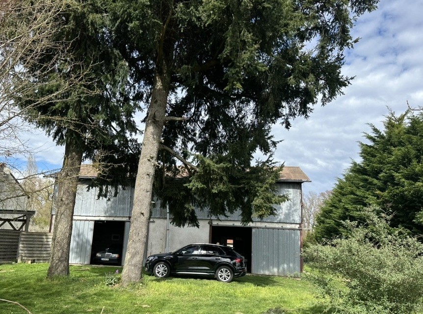 Bien immobilier à vendre à Cours les barres, 1 900 m² – photo 2 sur 9