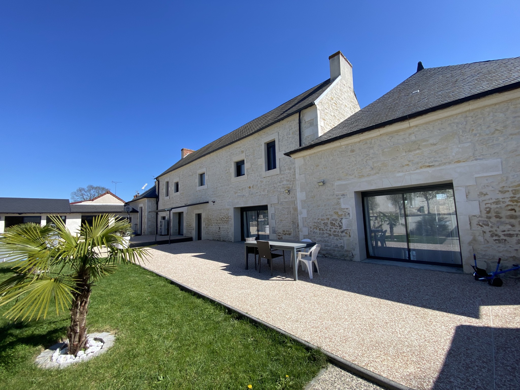 Bien immobilier à vendre à Imphy, 301 m², 9 pièces – photo 2 sur 20