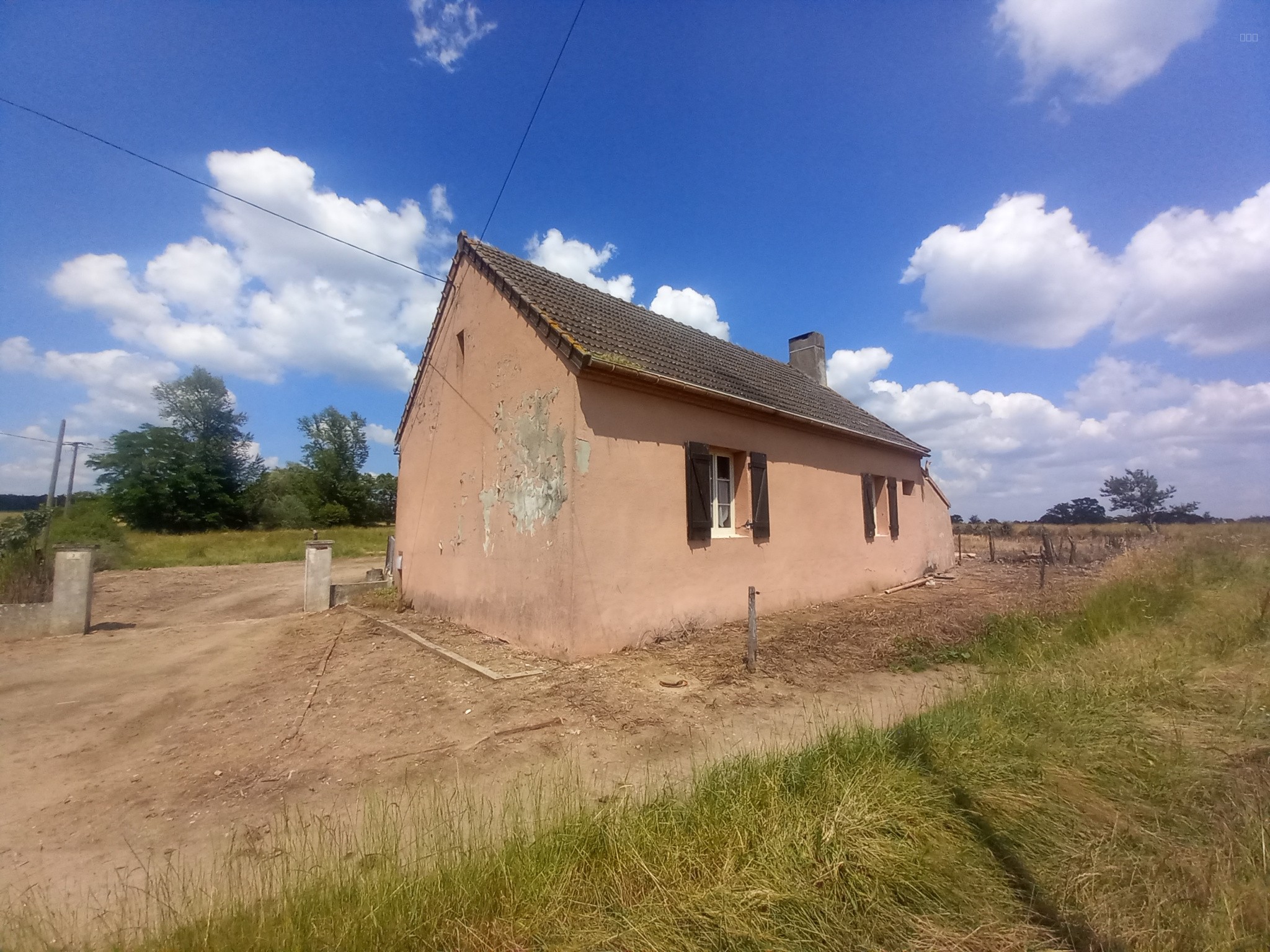 Maison à vendre à Montambert, 1 329 m², 3 pièces – photo 3 sur 11