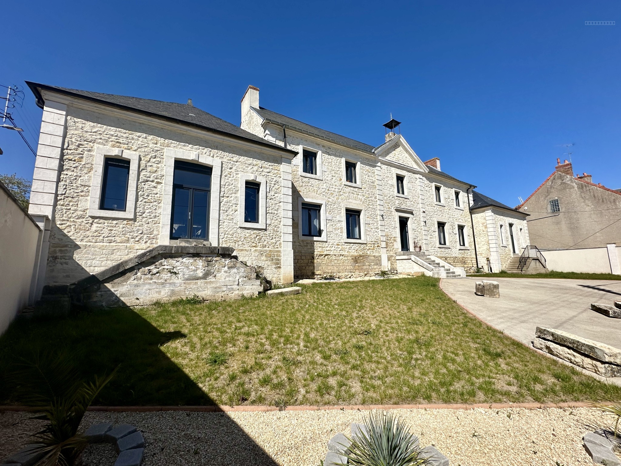 Bien immobilier à vendre à Imphy, 301 m², 9 pièces – photo 3 sur 20
