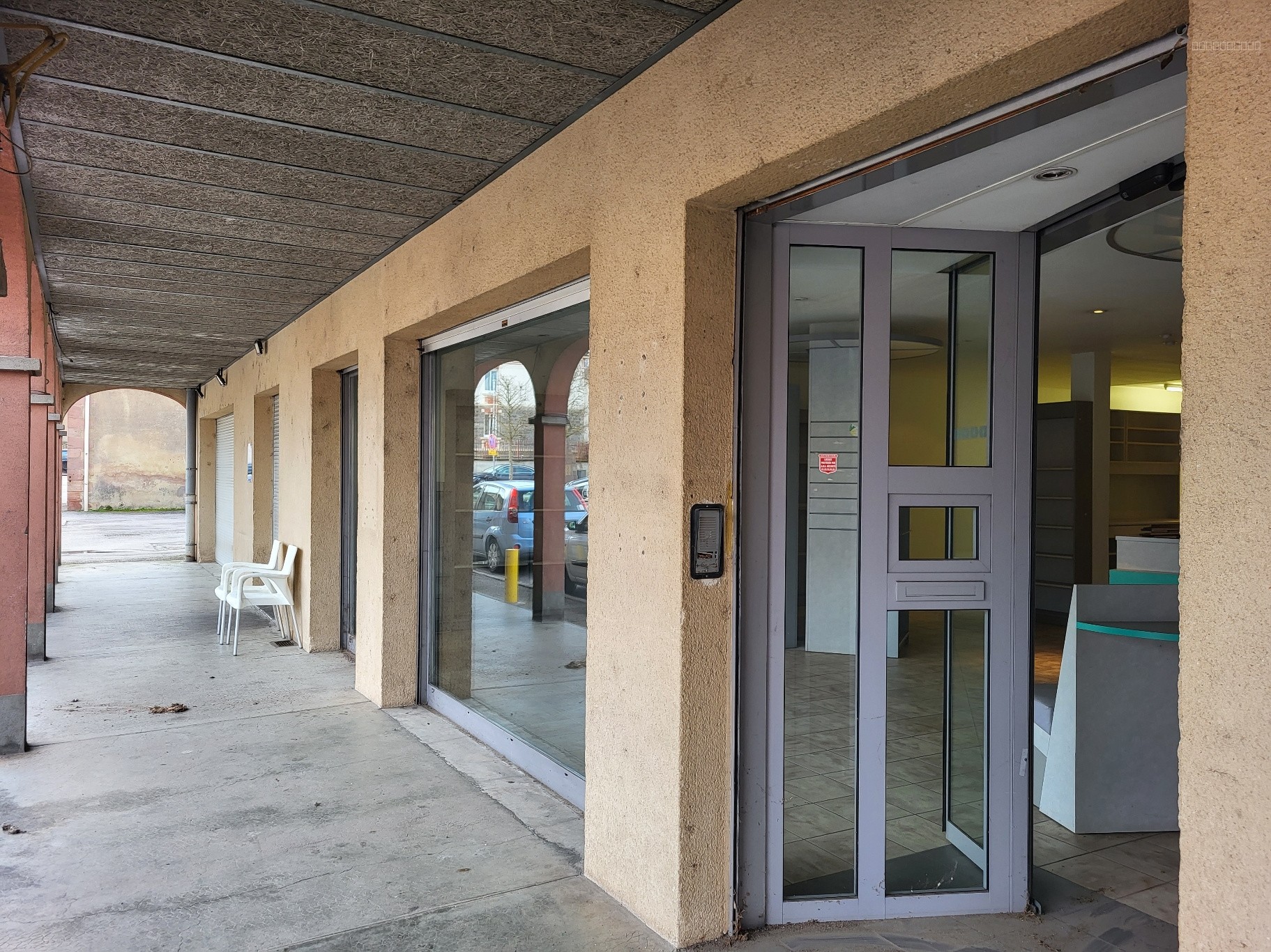 Local commercial à louer à Etival clairefontaine, 130 m² – photo 1 sur 10