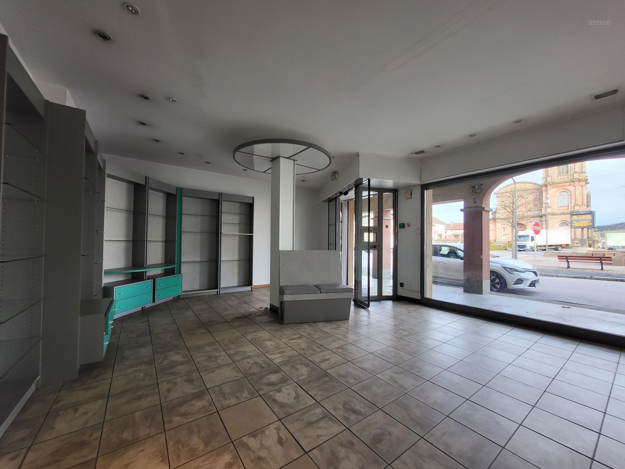 Local commercial à louer à Etival clairefontaine, 130 m² – photo 3 sur 10