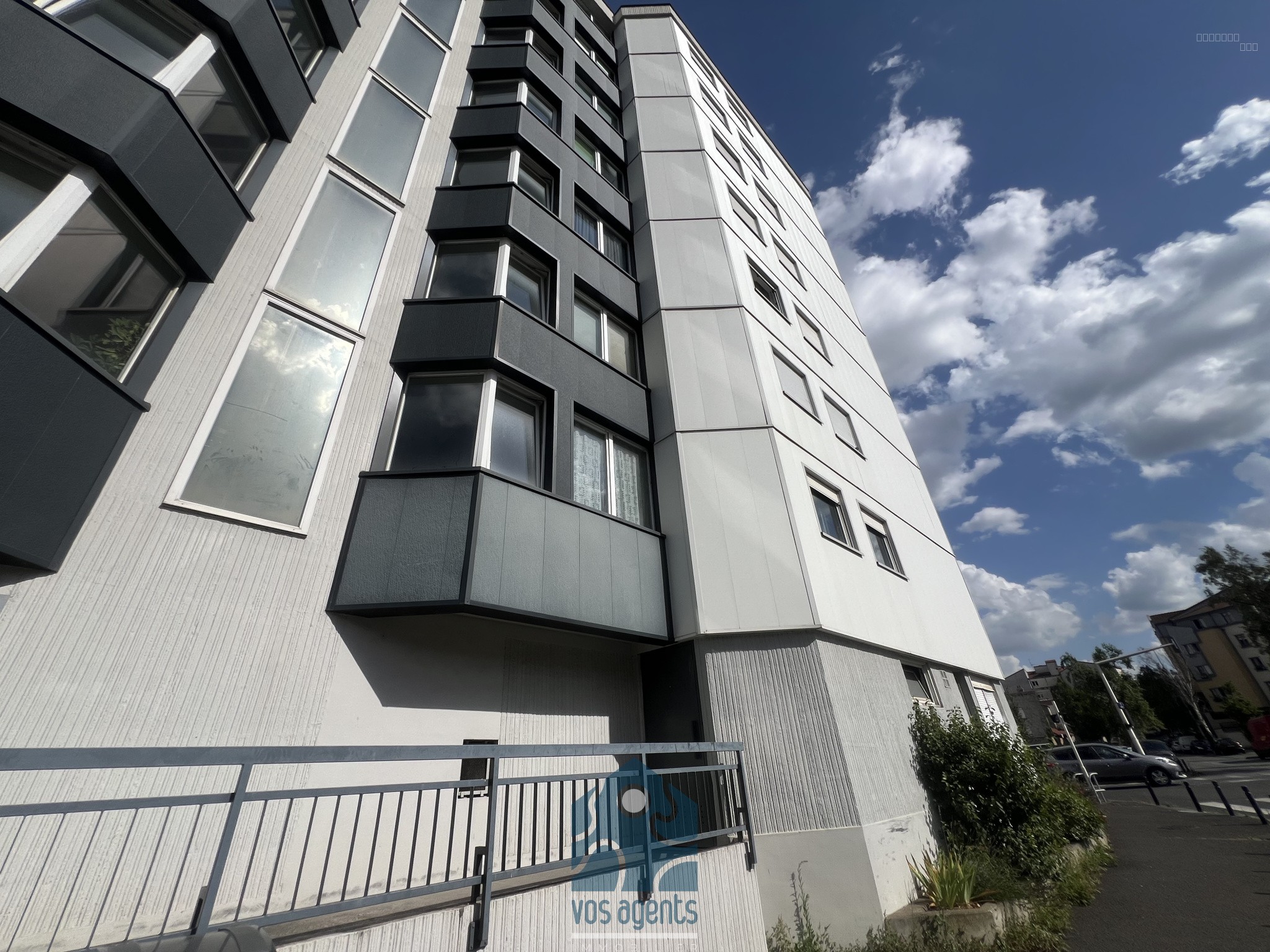 Appartement à vendre à Clermont ferrand, 1 480 m², 4 pièces – photo 1 sur 10