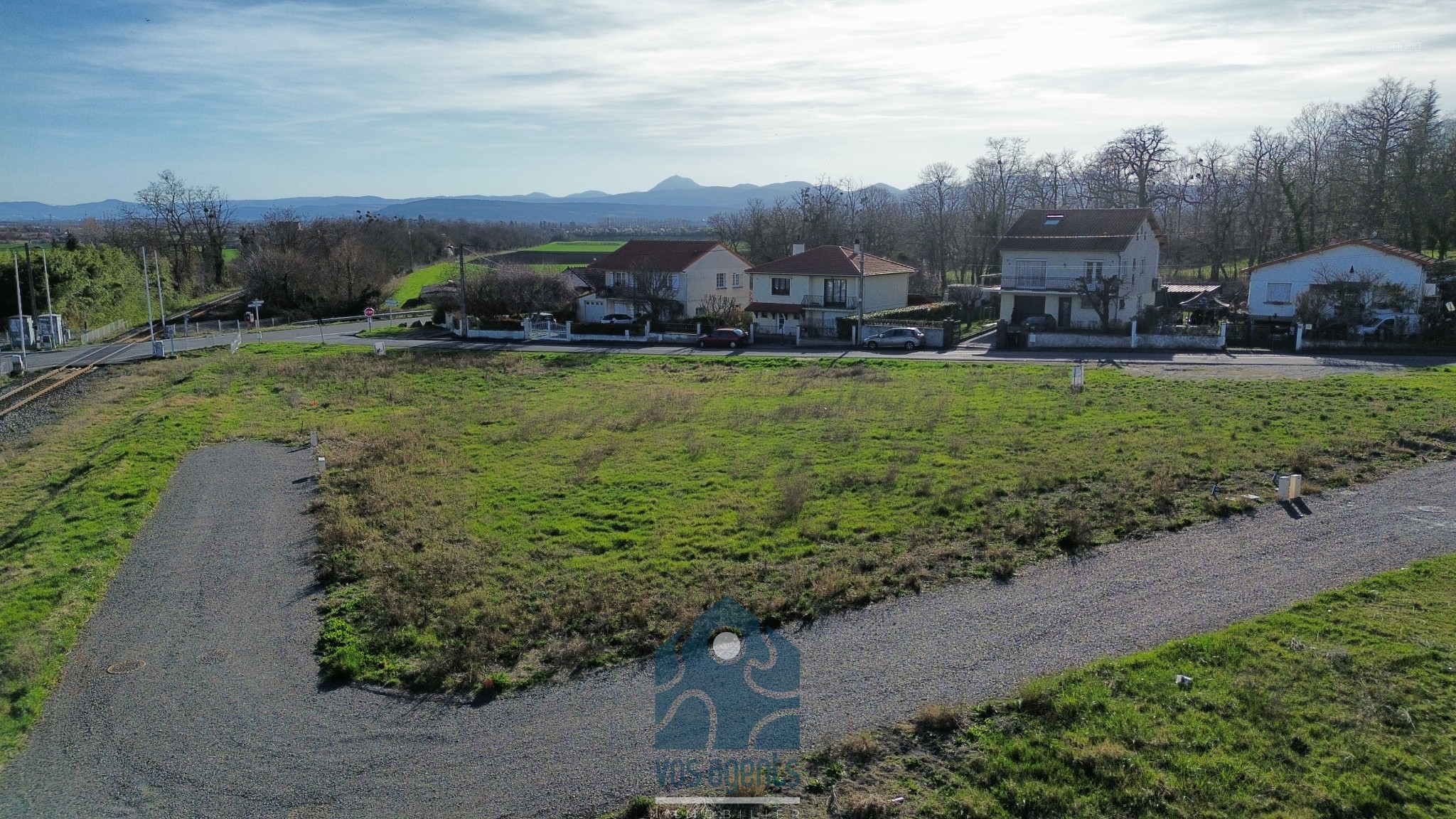 Terrain à vendre à Pessat villeneuve, 558 m² – photo 1 sur 9