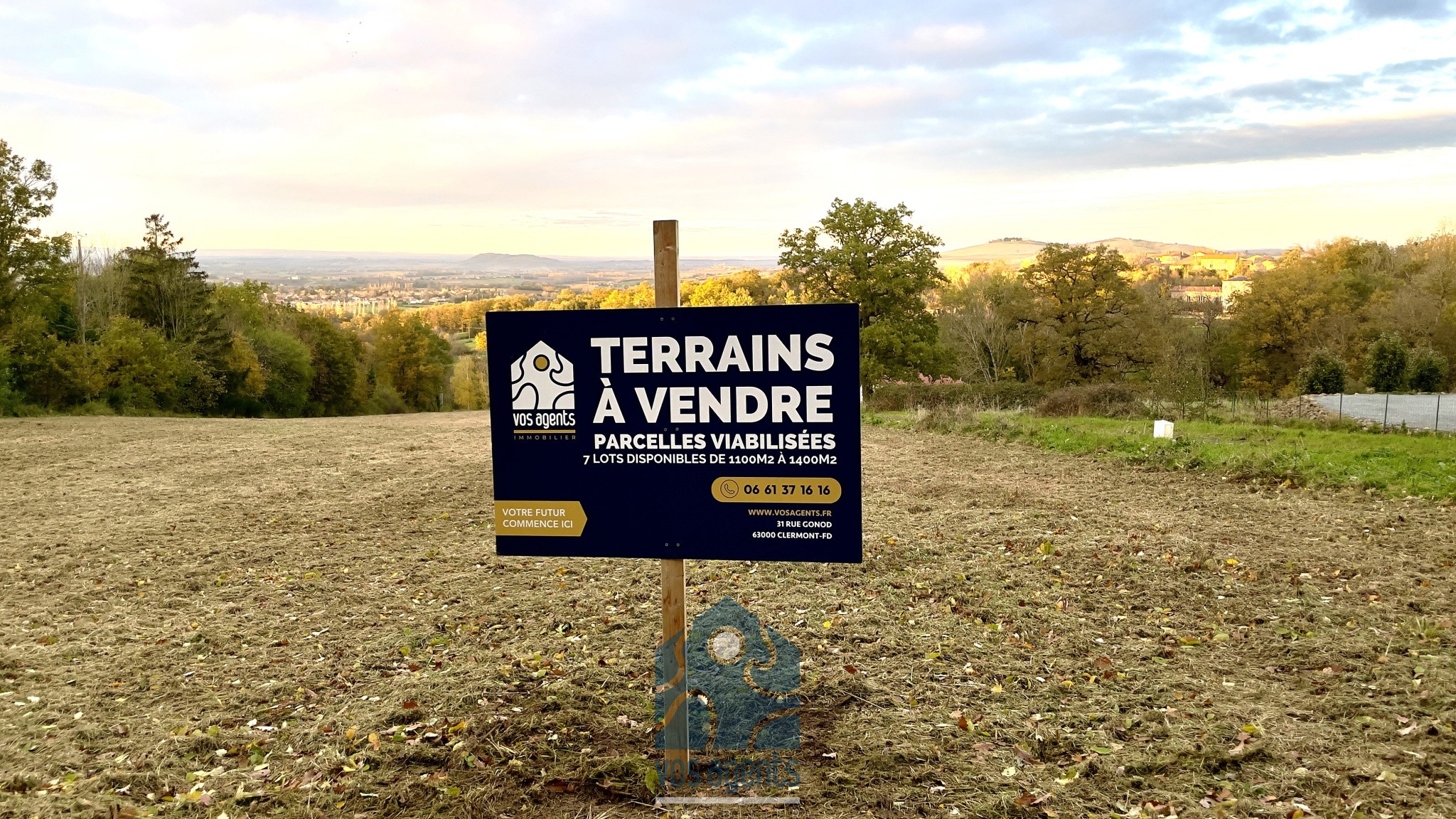 Bien immobilier à vendre à Montmorin, 1 120 m² – photo 1 sur 6