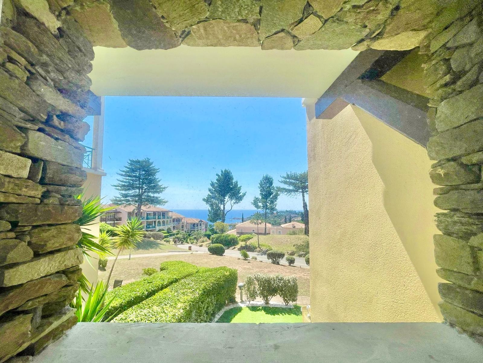 83700 SAINT RAPHAEL Appartement T1/2 Vue Mer RDC PISCINES — photo 8