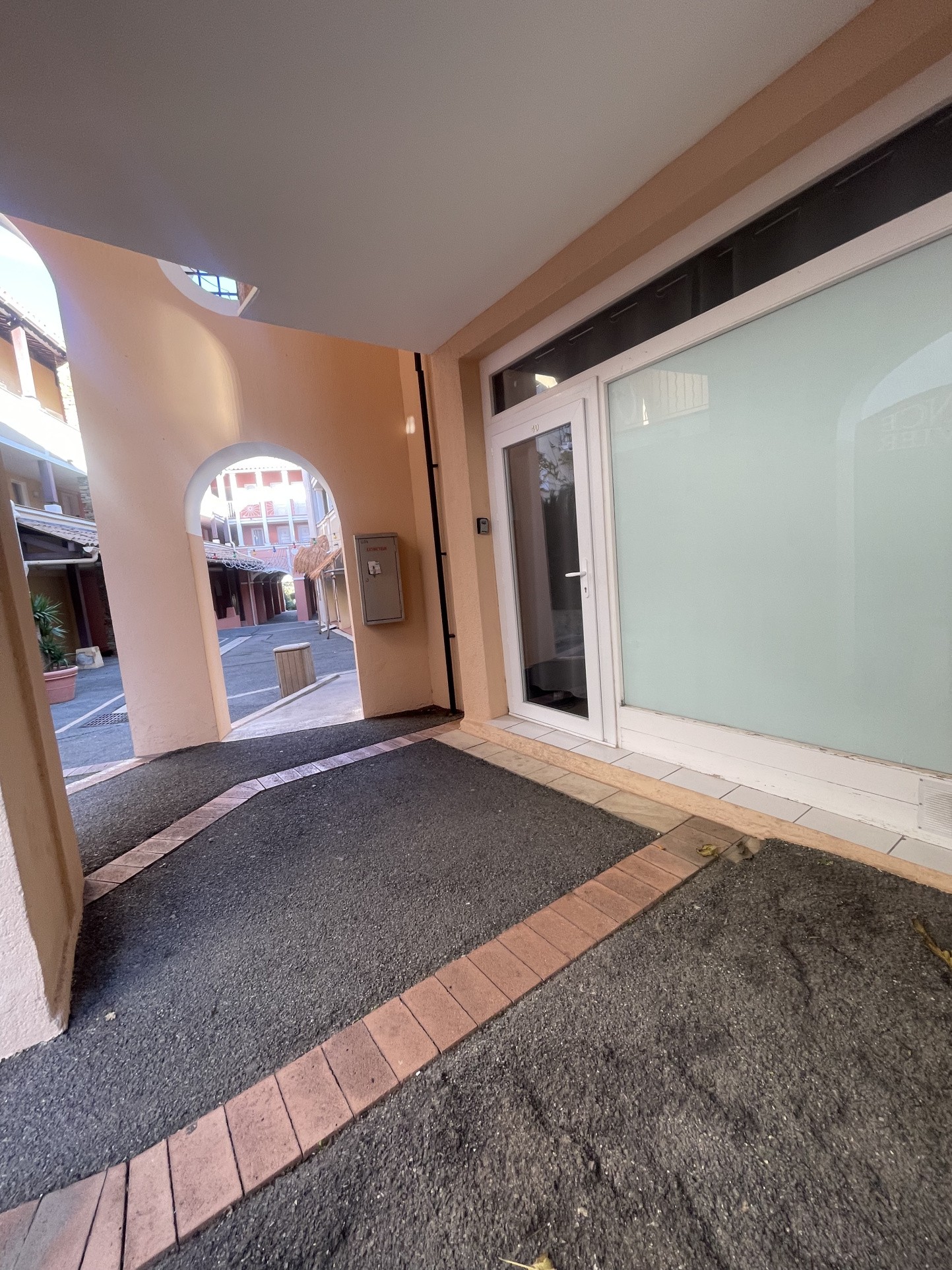 83700 SAINT RAPHAEL Appartement T1/2 Vue Mer RDC PISCINES — photo 11