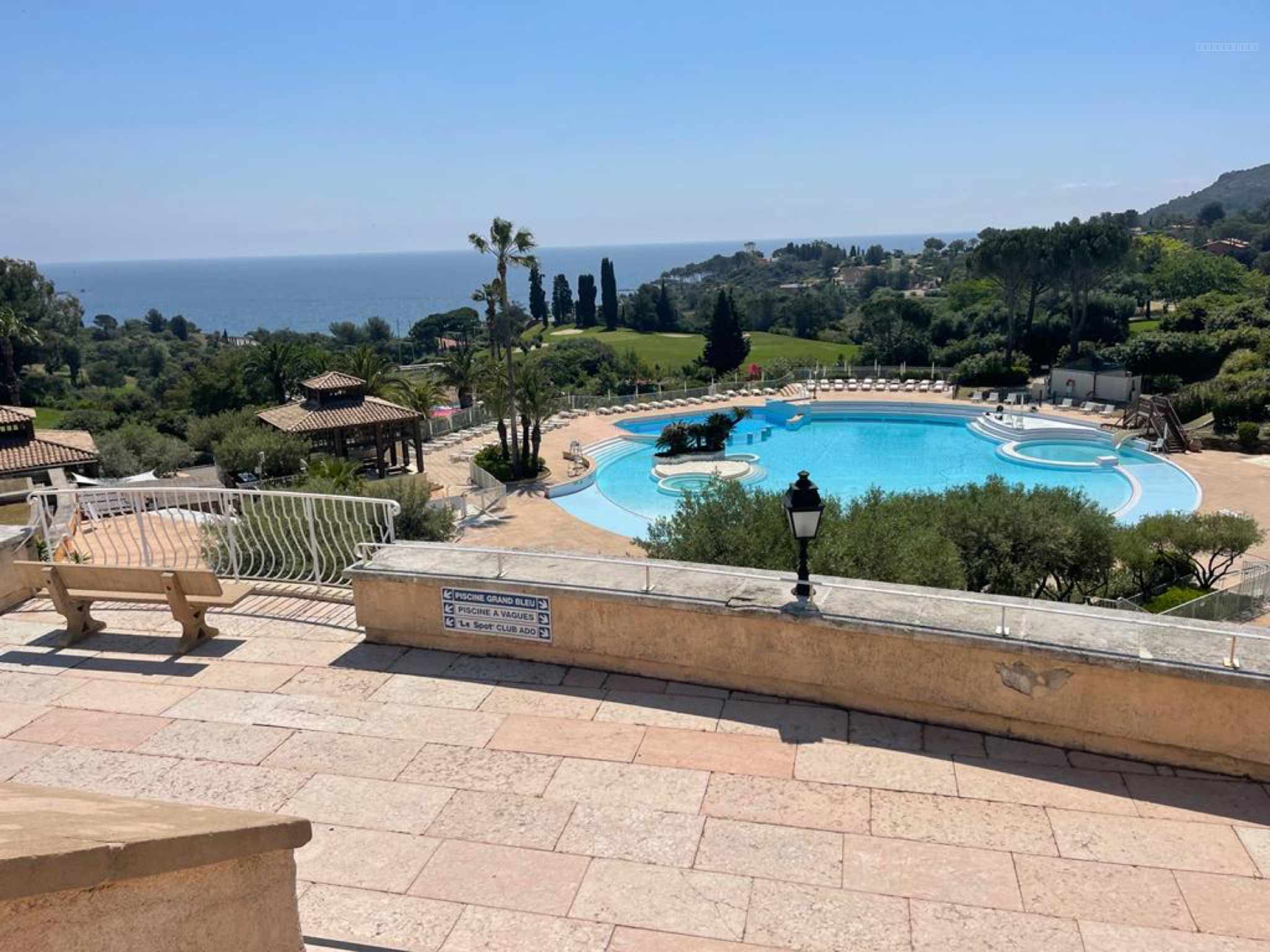 83700 SAINT RAPHAEL Appartement T1/2 Vue Mer RDC PISCINES — photo 7