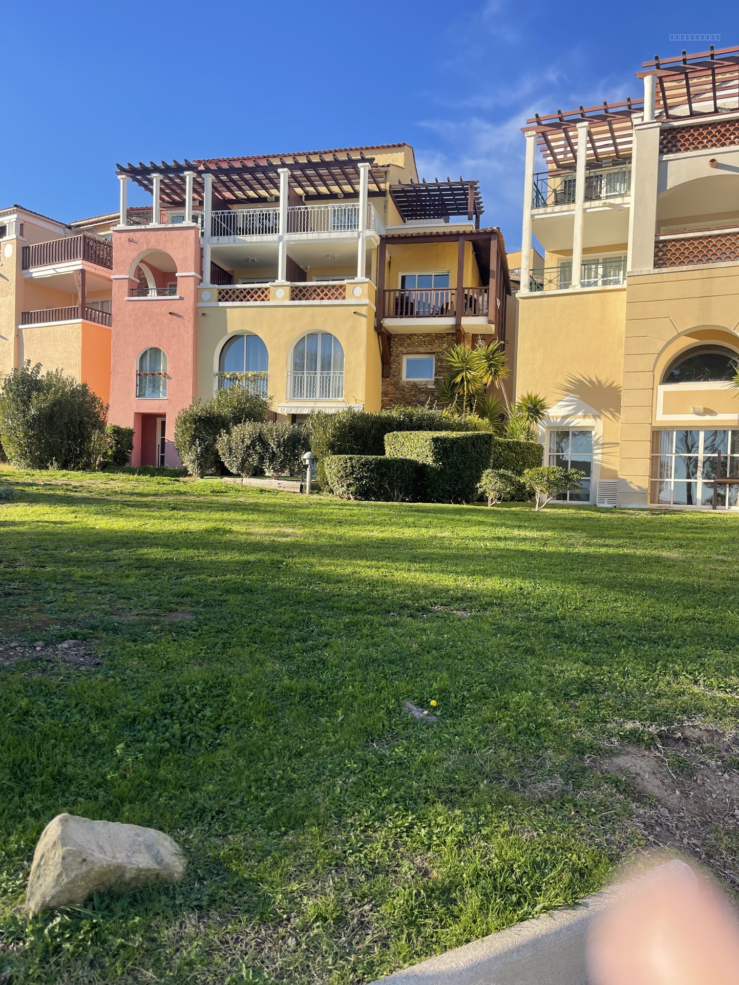 83700 SAINT RAPHAEL Appartement T1/2 Vue Mer RDC PISCINES — photo 9