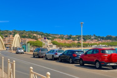 Local commercial à louer à Ste maxime, 49 m² – photo 1 sur 2