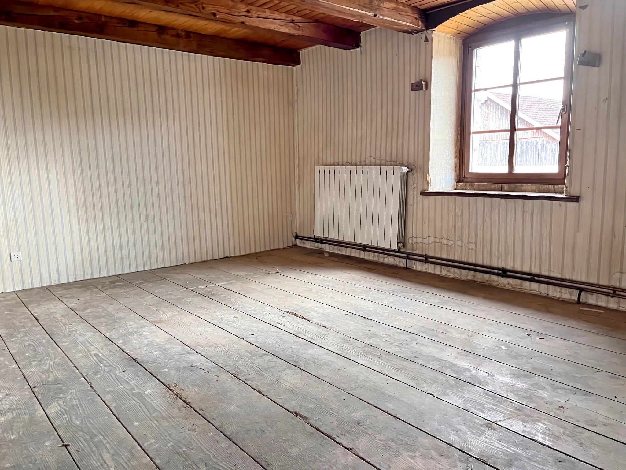 Maison style ferme de 137 m2 sur 1572 m2 de terrain 15 MNS PONT DE ROIDE — photo 6
