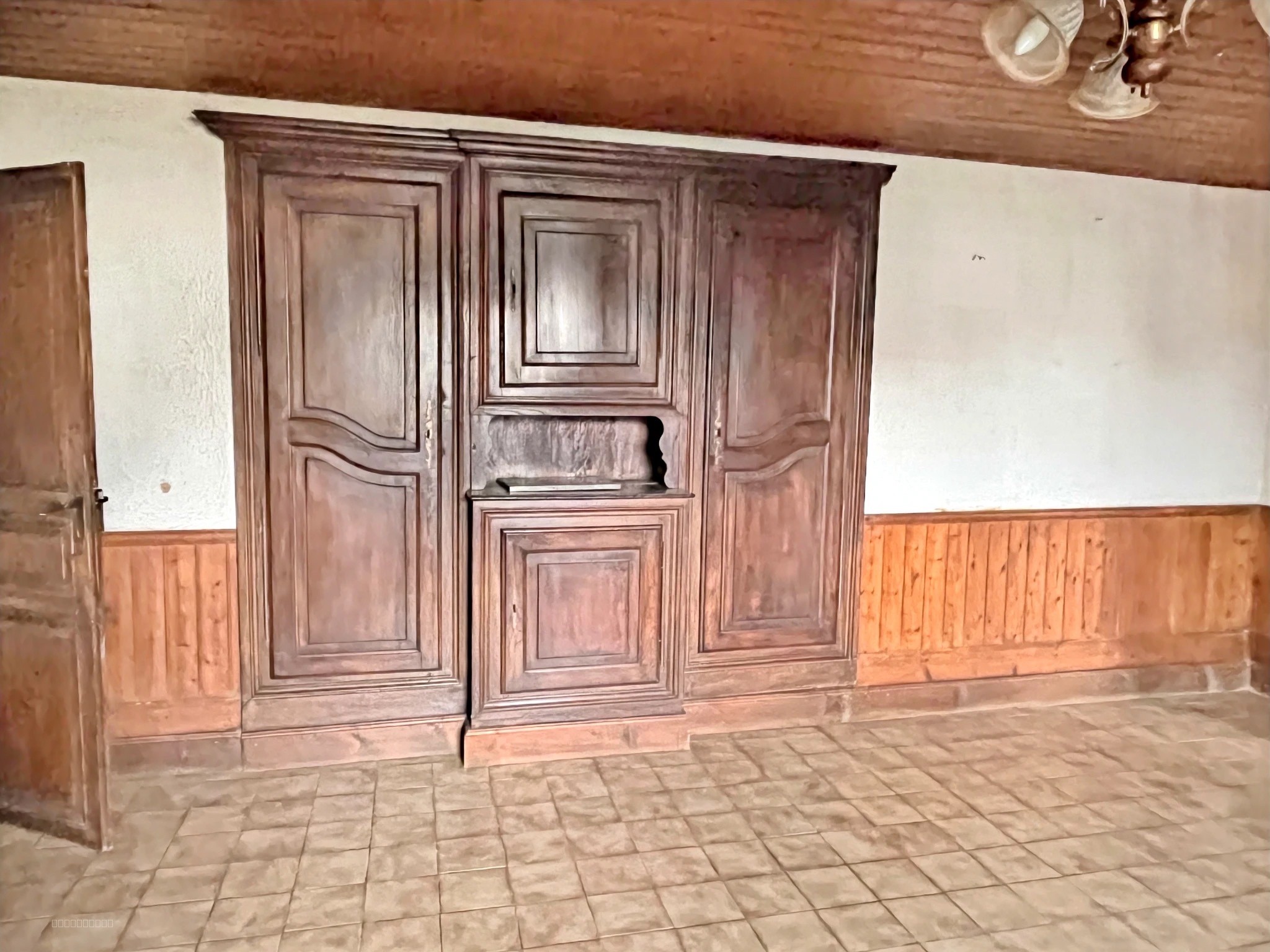 Maison style ferme de 137 m2 sur 1572 m2 de terrain 15 MNS PONT DE ROIDE — photo 4